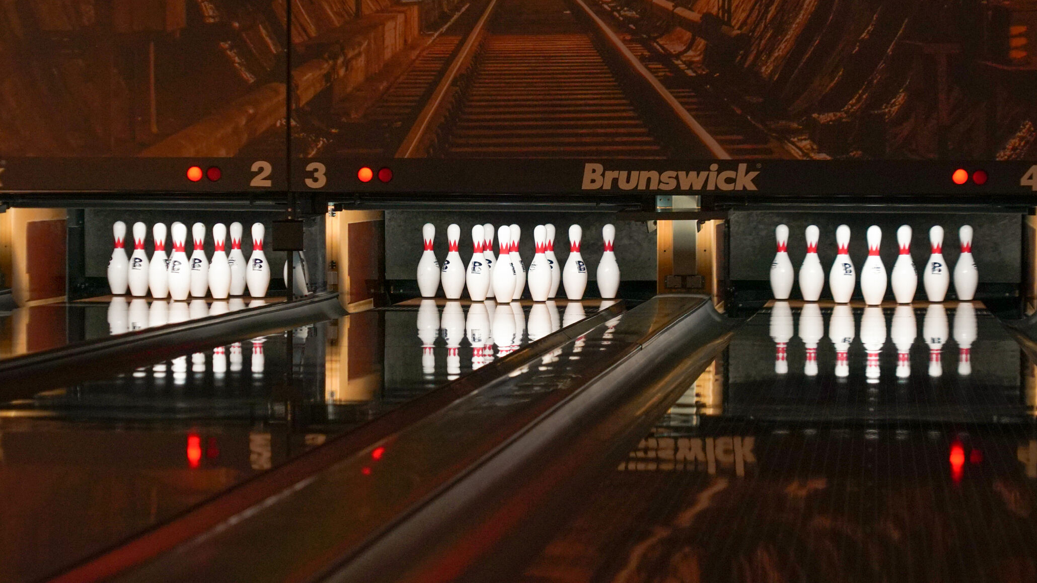 Elamus Bowling Brunswick alley