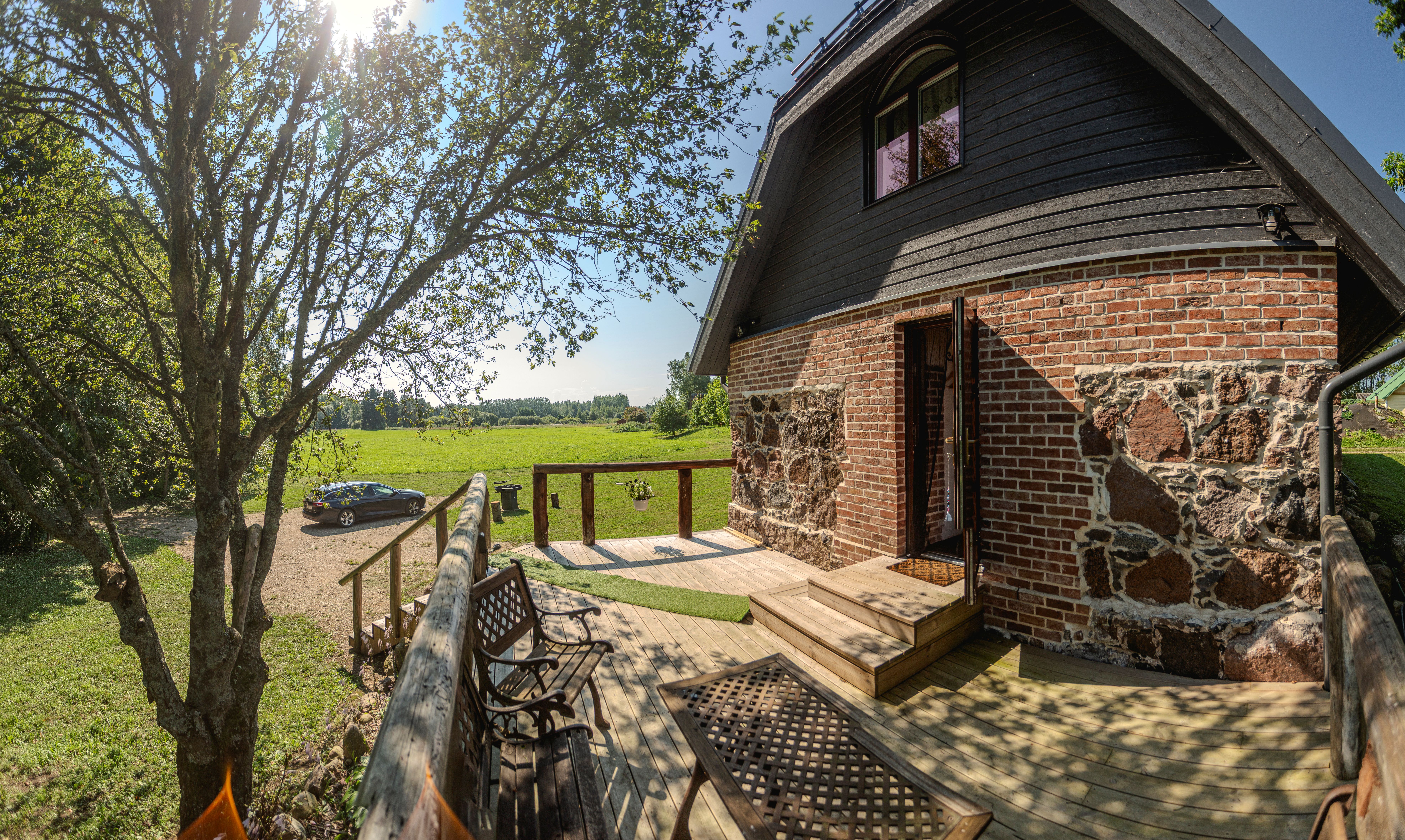 Tedreküla kuivati-puhkemaja terrass ja grill