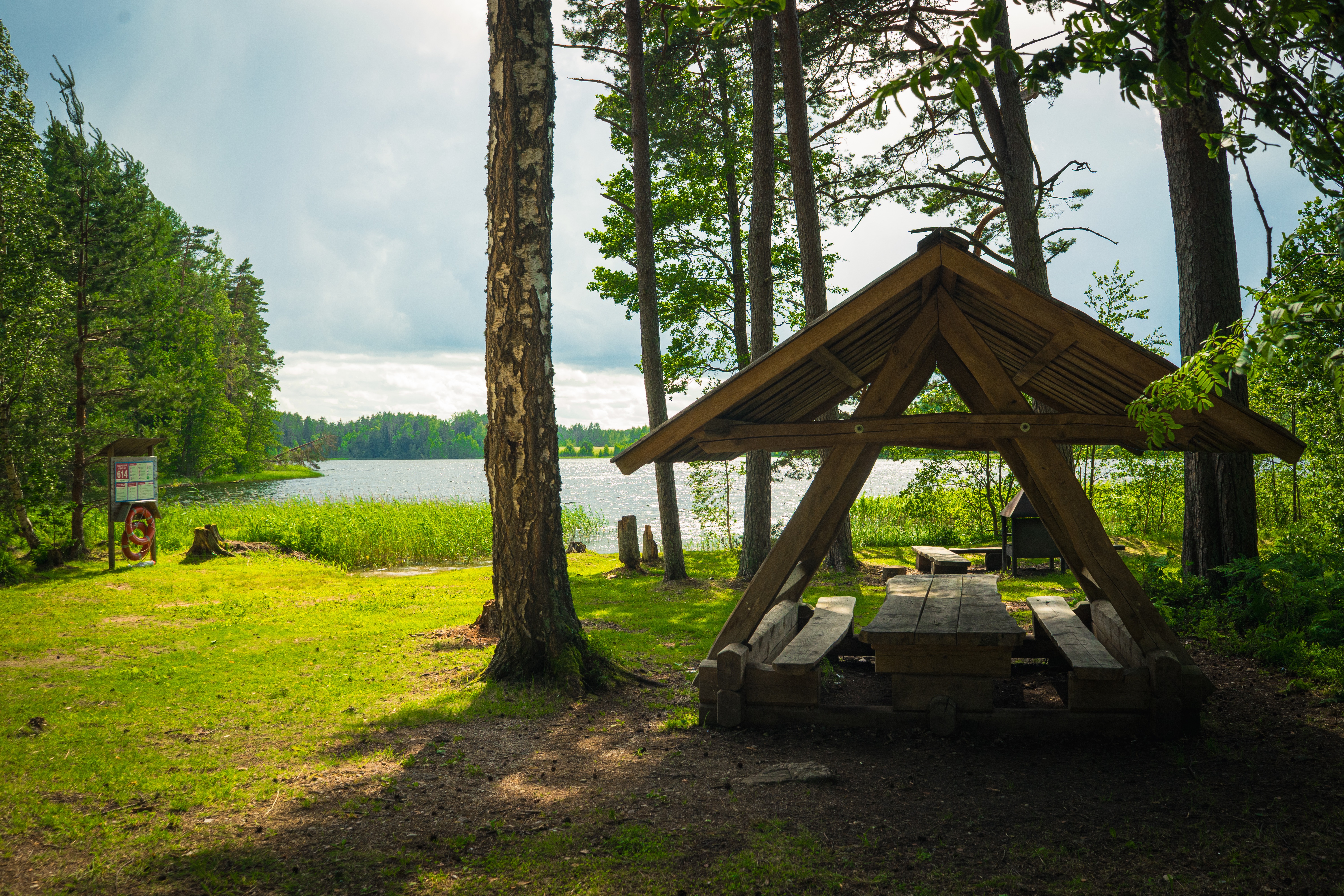 Koorküla Valgjärv ja lõkkekohad