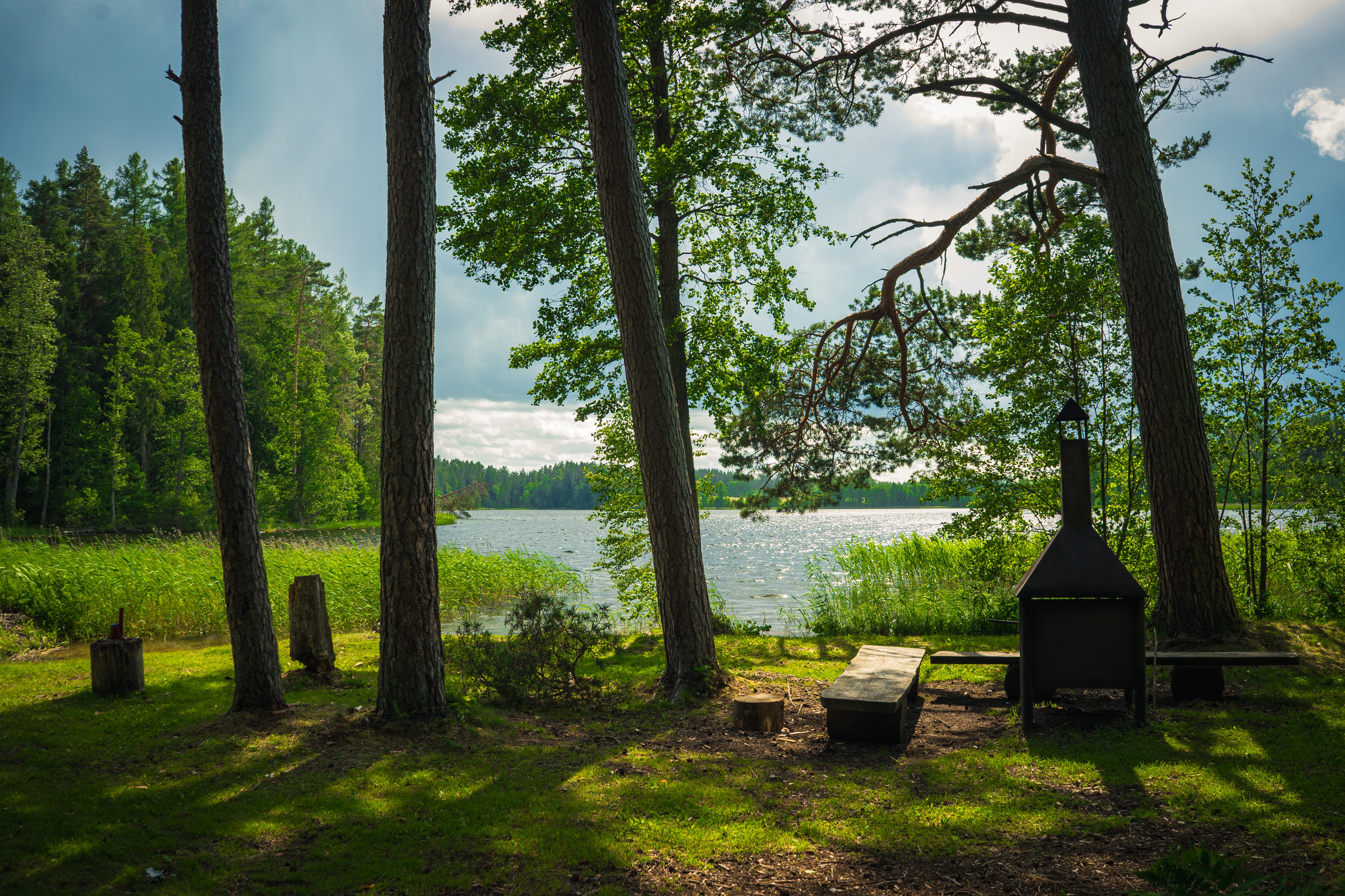 Koorküla Valgjärv ja lõkkekohad