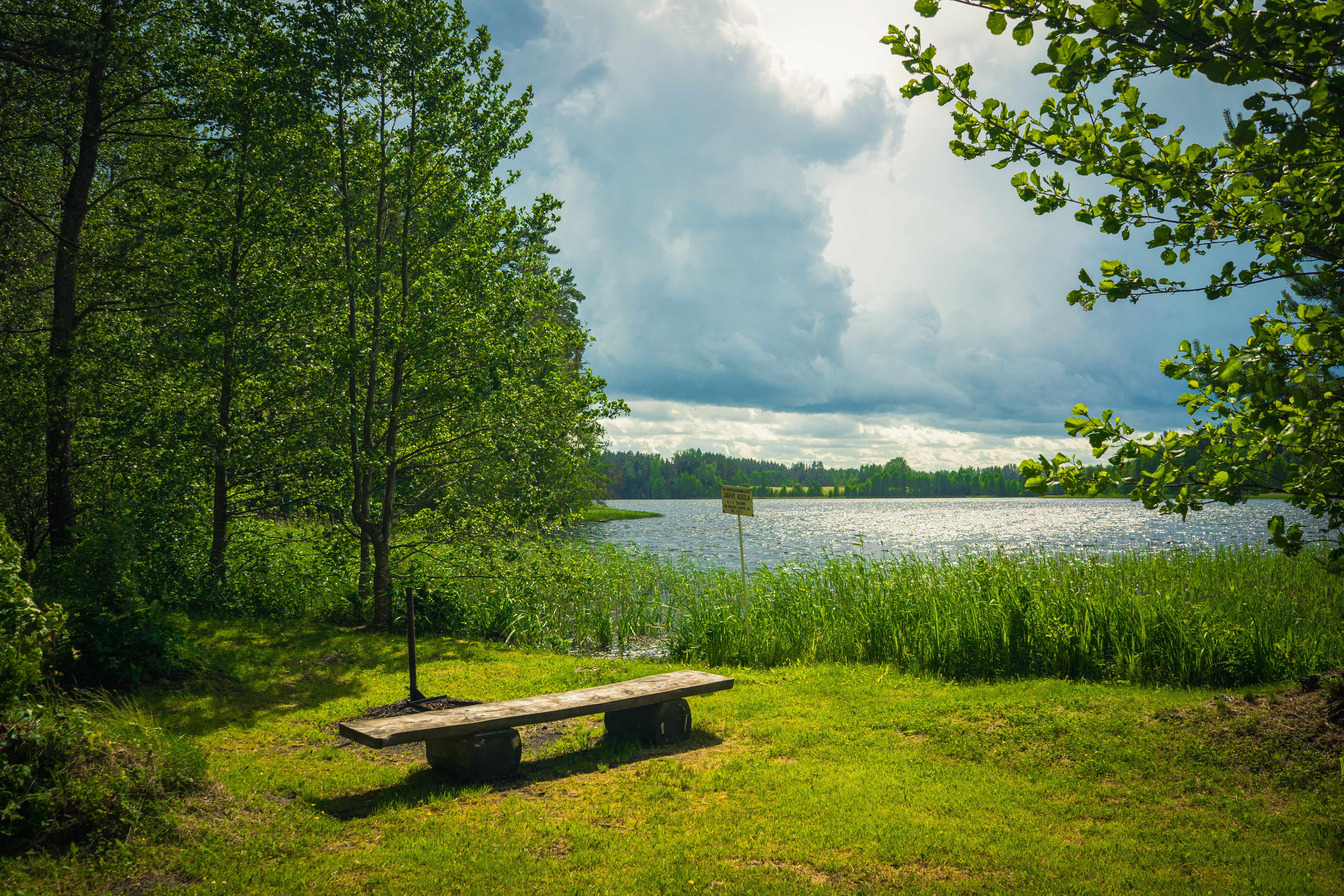 Koorküla Valgjärv ja lõkkekohad