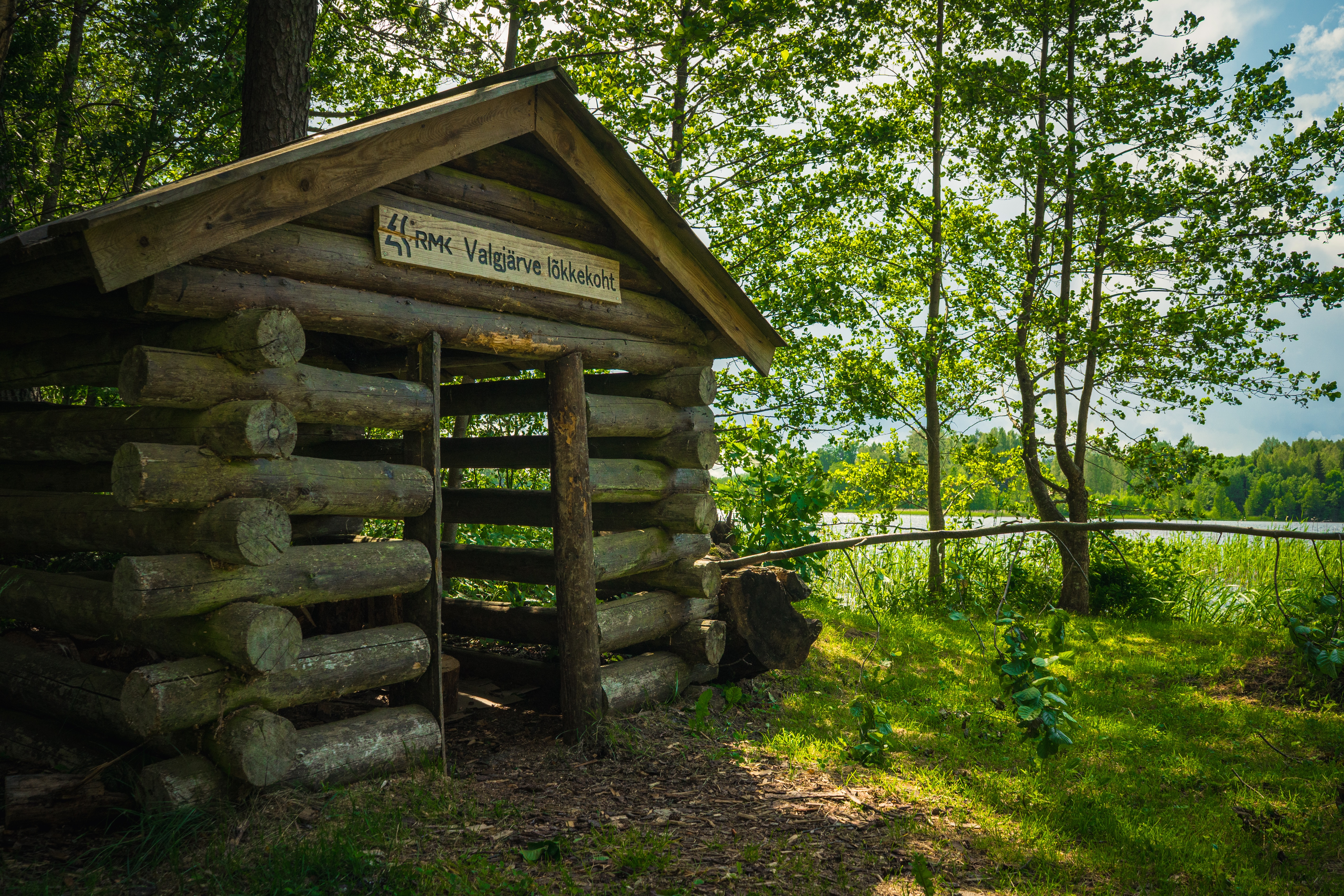 Koorküla Valgjärv ja lõkkekohad