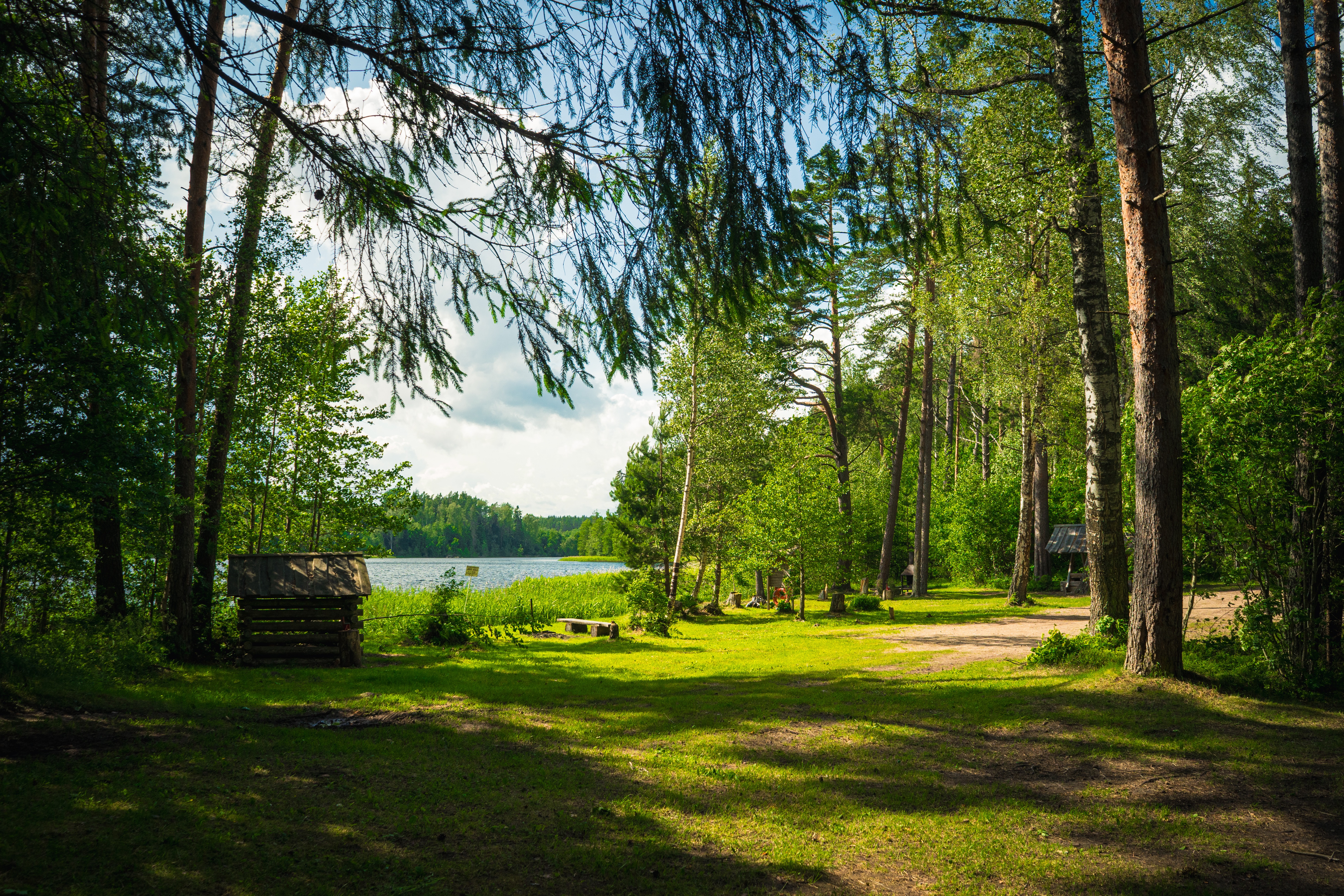 Koorküla Valgjärv ja lõkkekohad