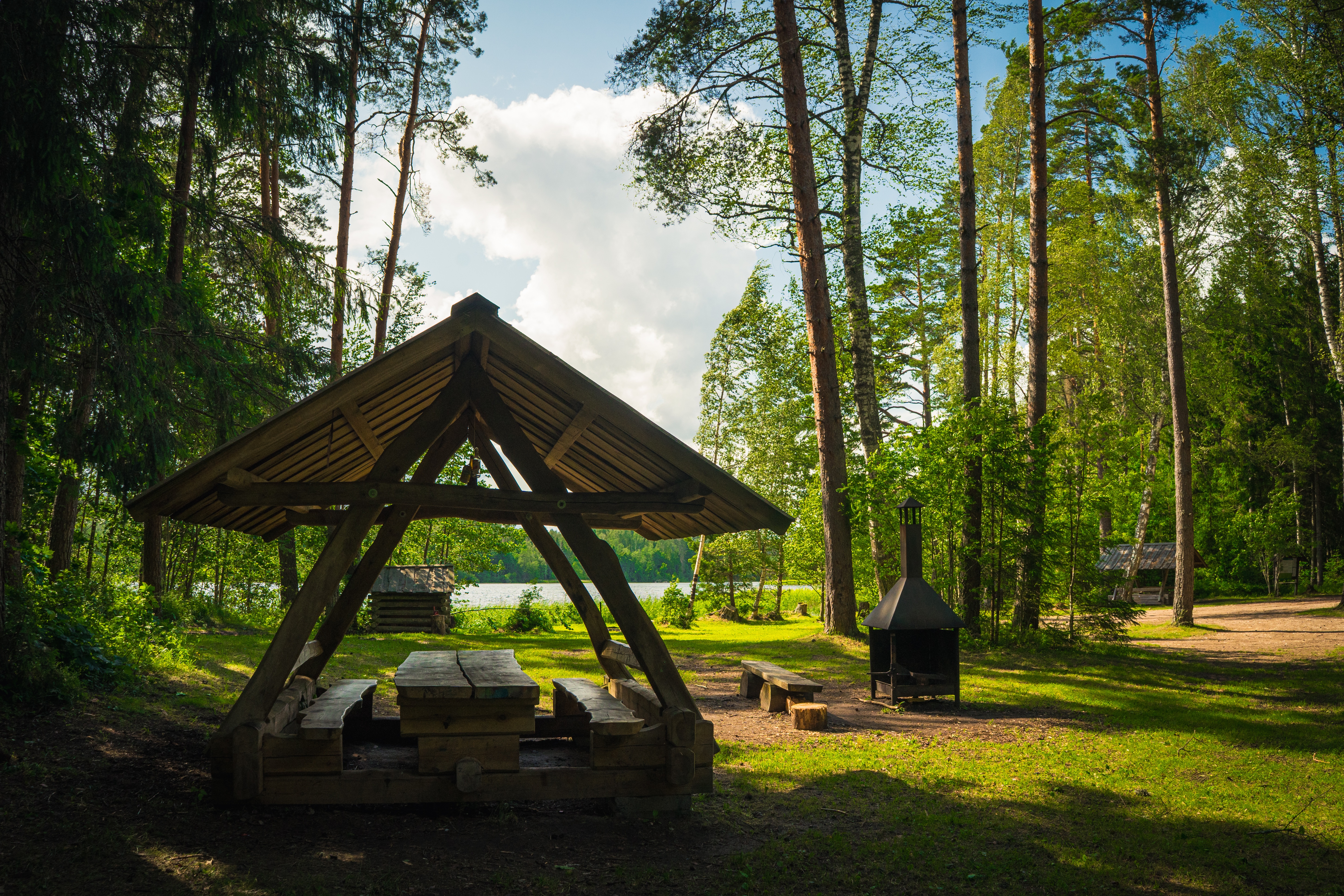 Koorküla Valgjärv ja lõkkekohad