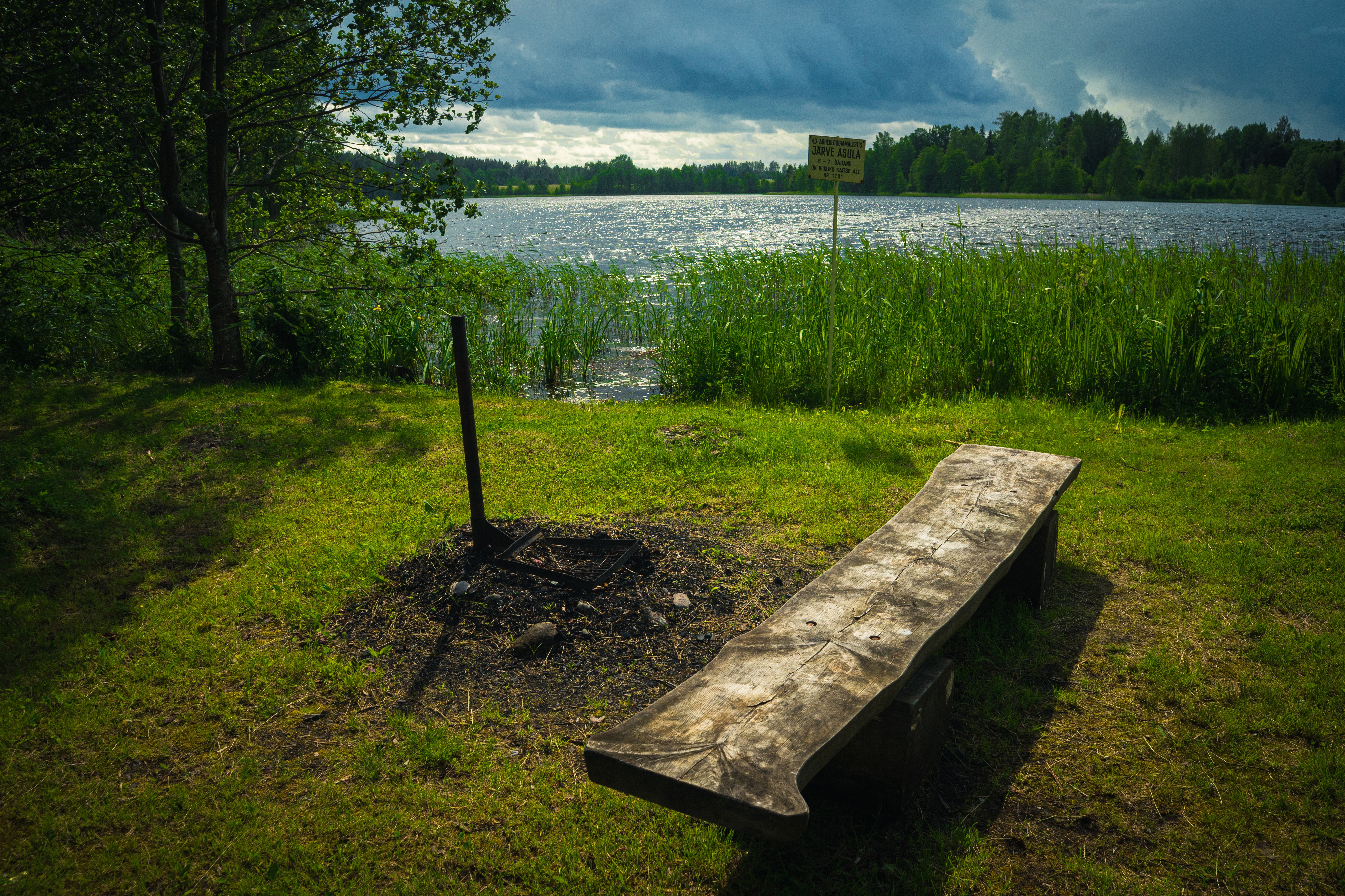 Koorküla Valgjärv ja lõkkekohad