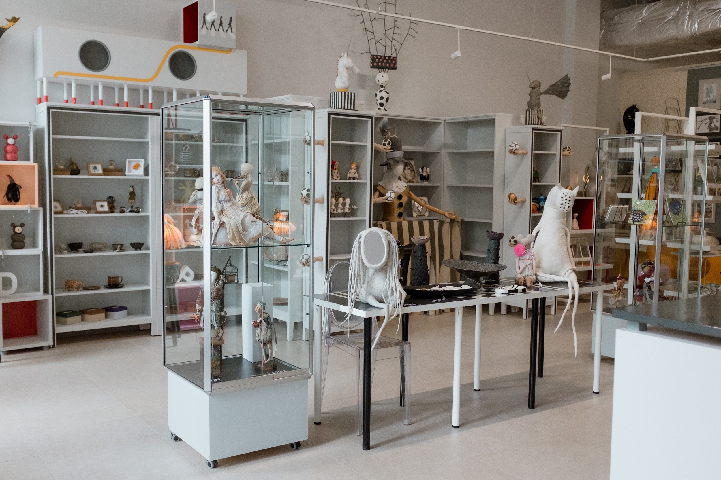 Käsitööna valminud sisustus- ja valguselemendid