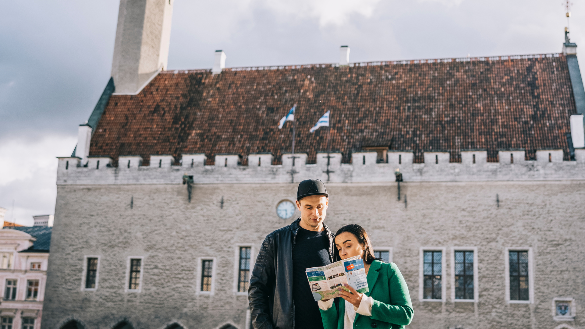 Paar seismas Raekoja platsil