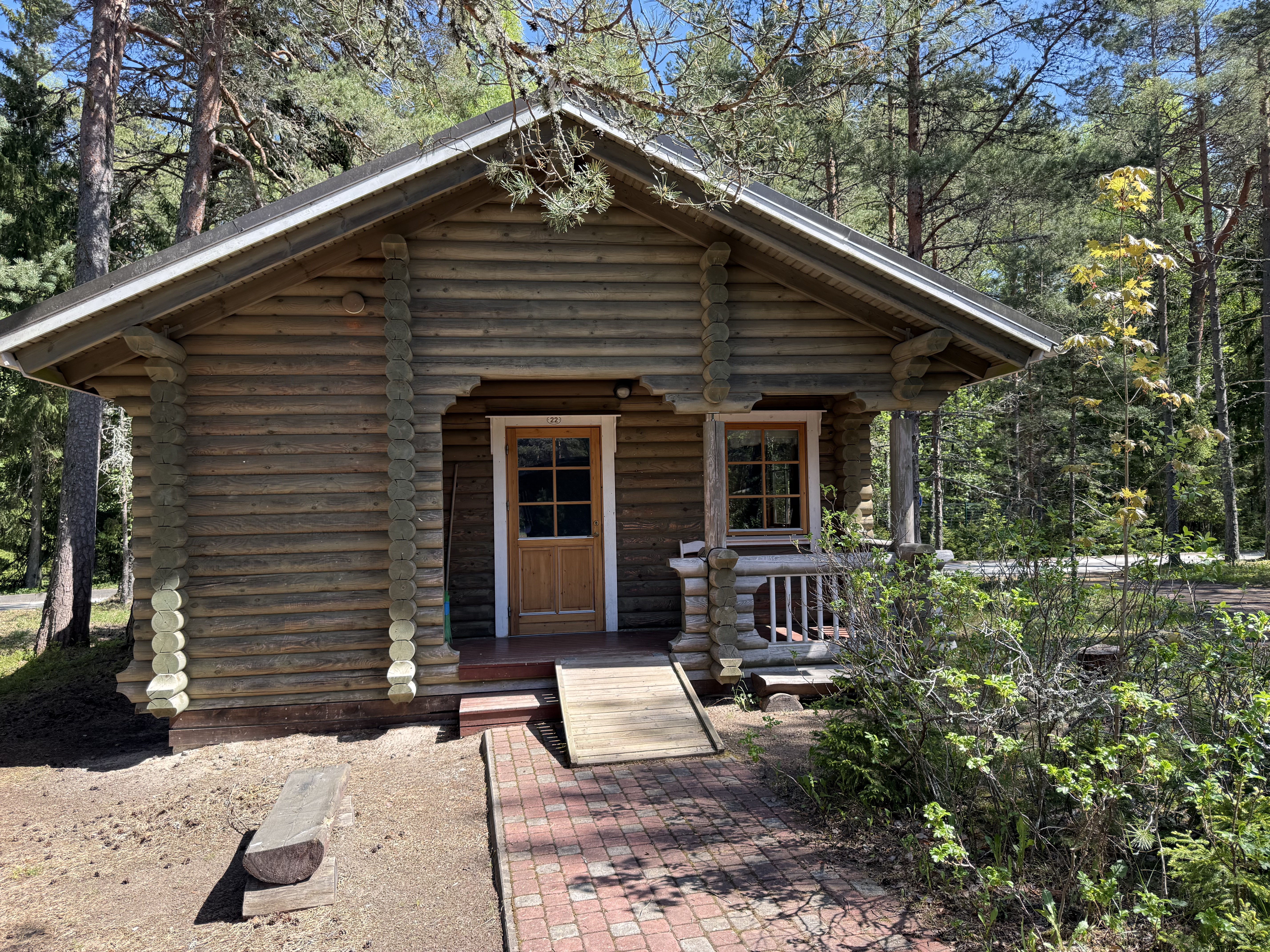 Kloogaranna Puhkeküla palkmaja