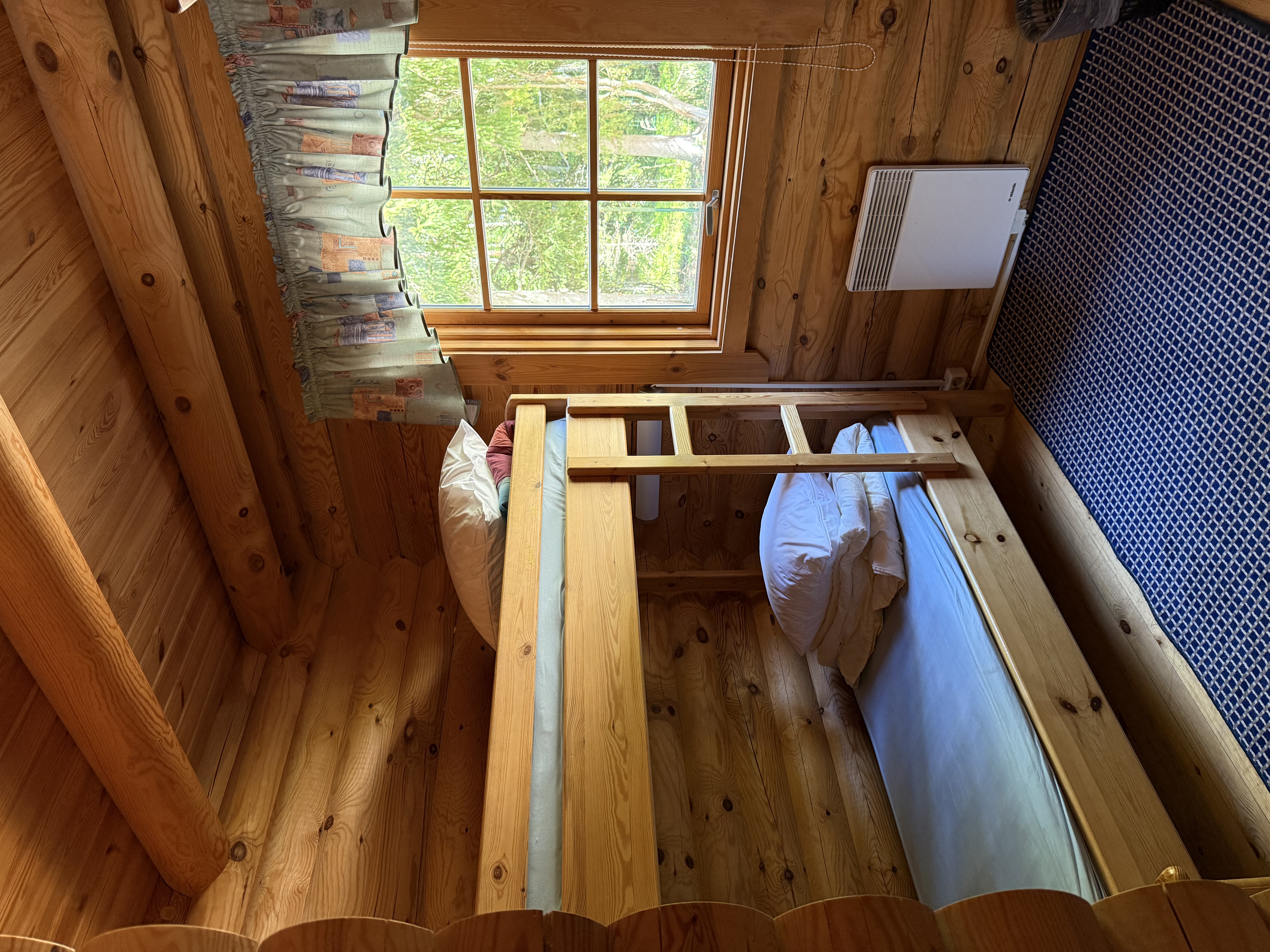 Kloogaranna Puhkeküla palkmaja seest