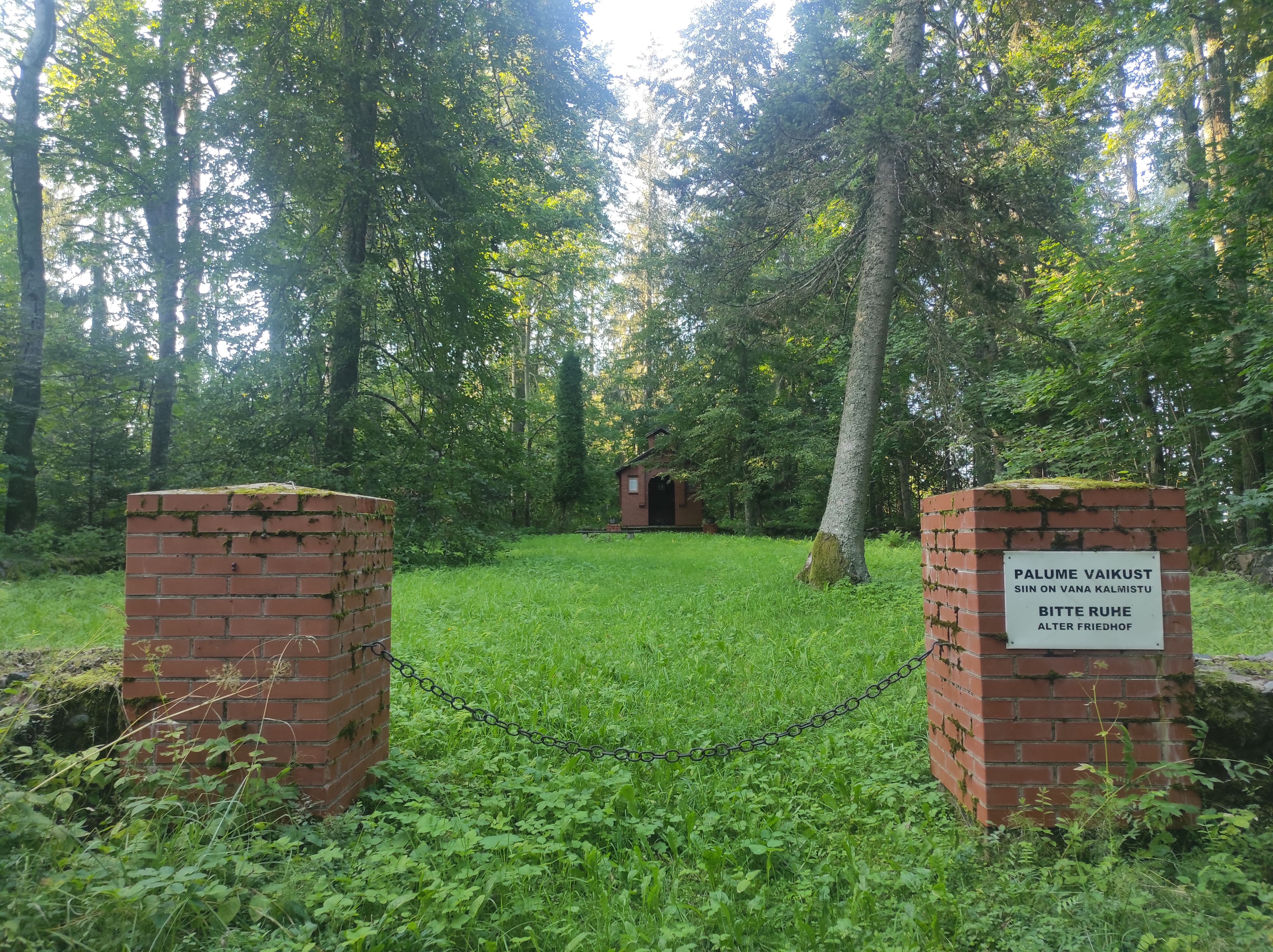 von Ungern-Sternbergide perekonna rahula Erastvere mõisapargis