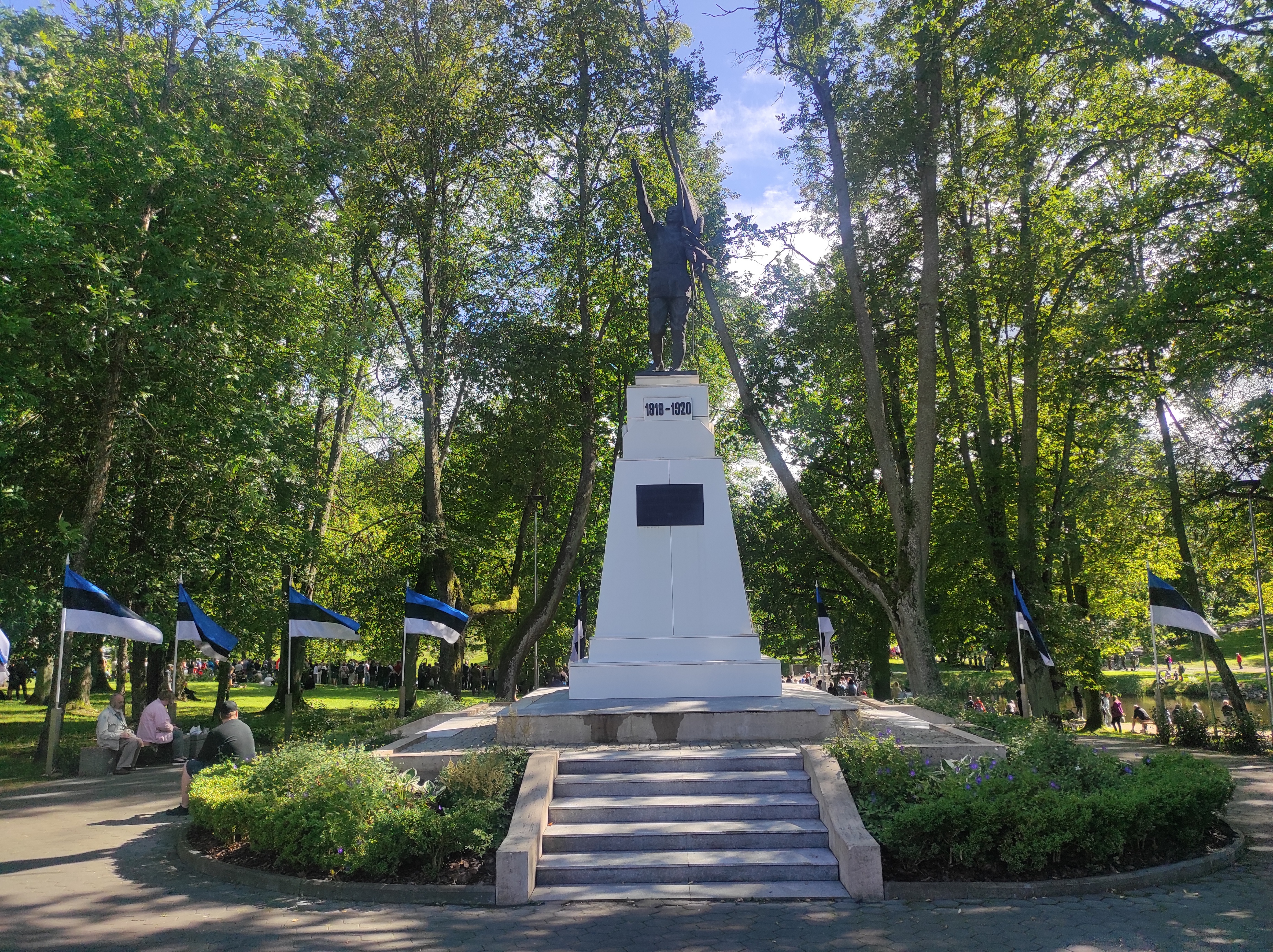 Vabadussõja ausammas Valgas