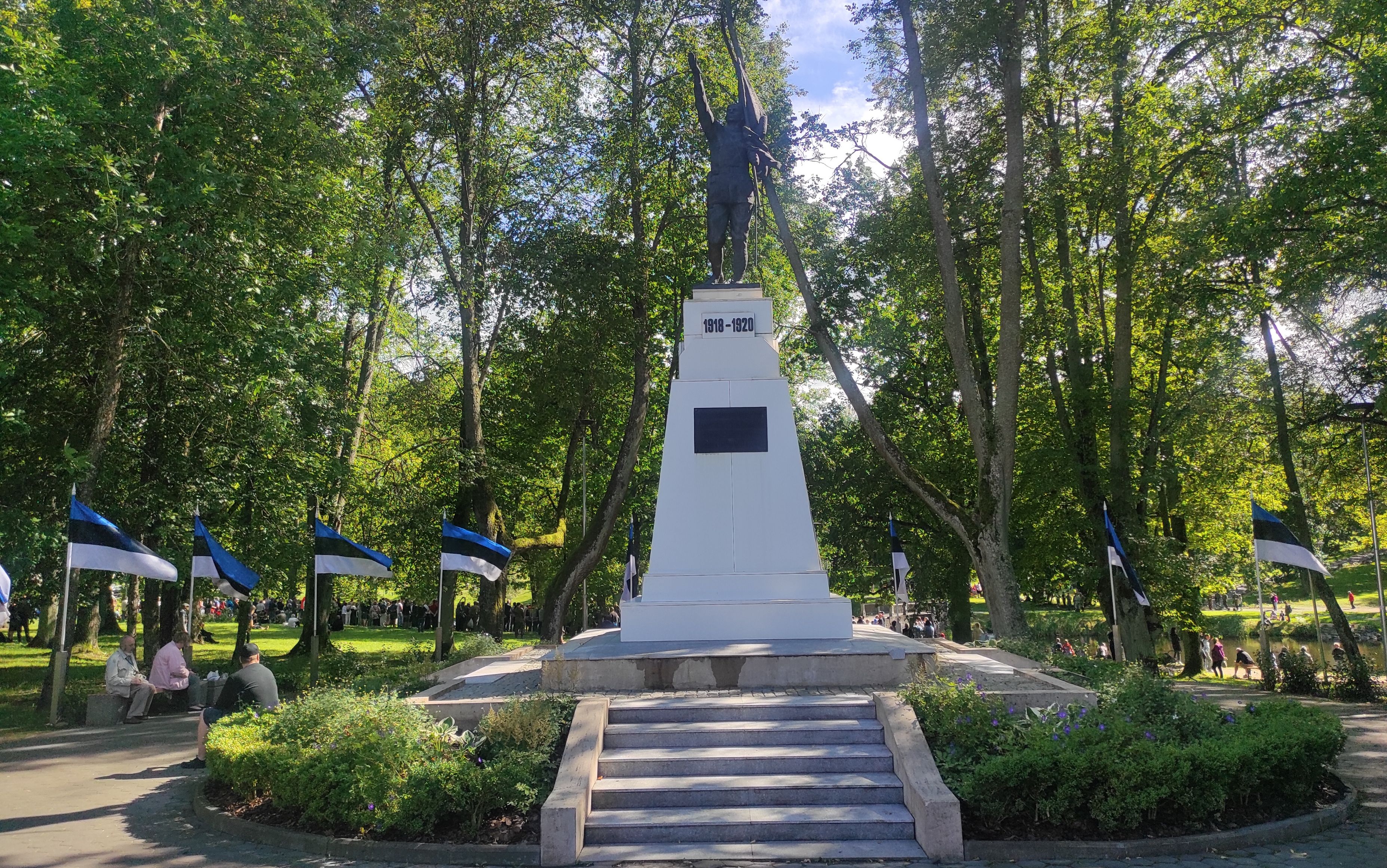 Vabadussõja ausammas Valgas