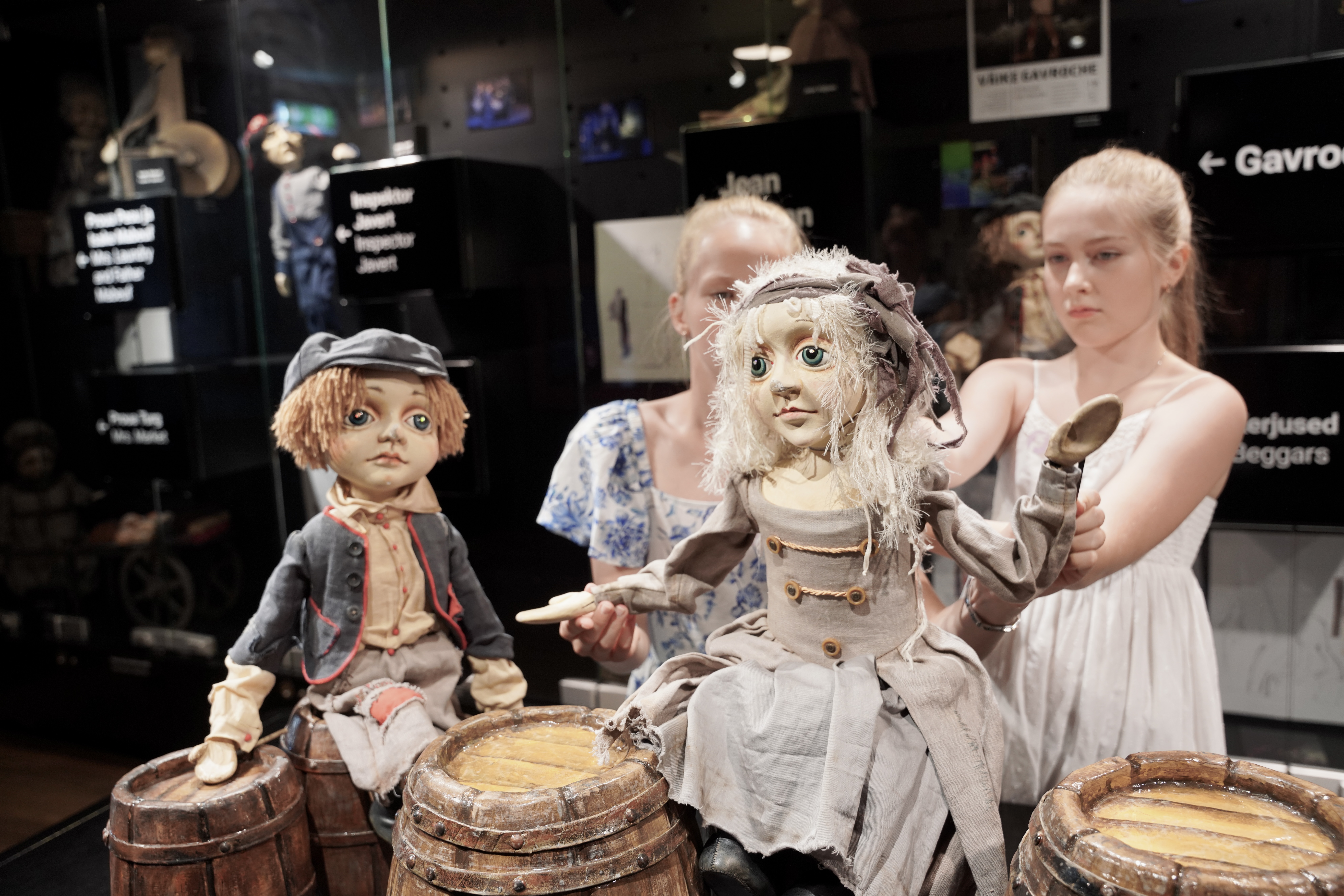 Nukuteatrimuuseumis saad proovida ka ise teatrinukku liikuma panna