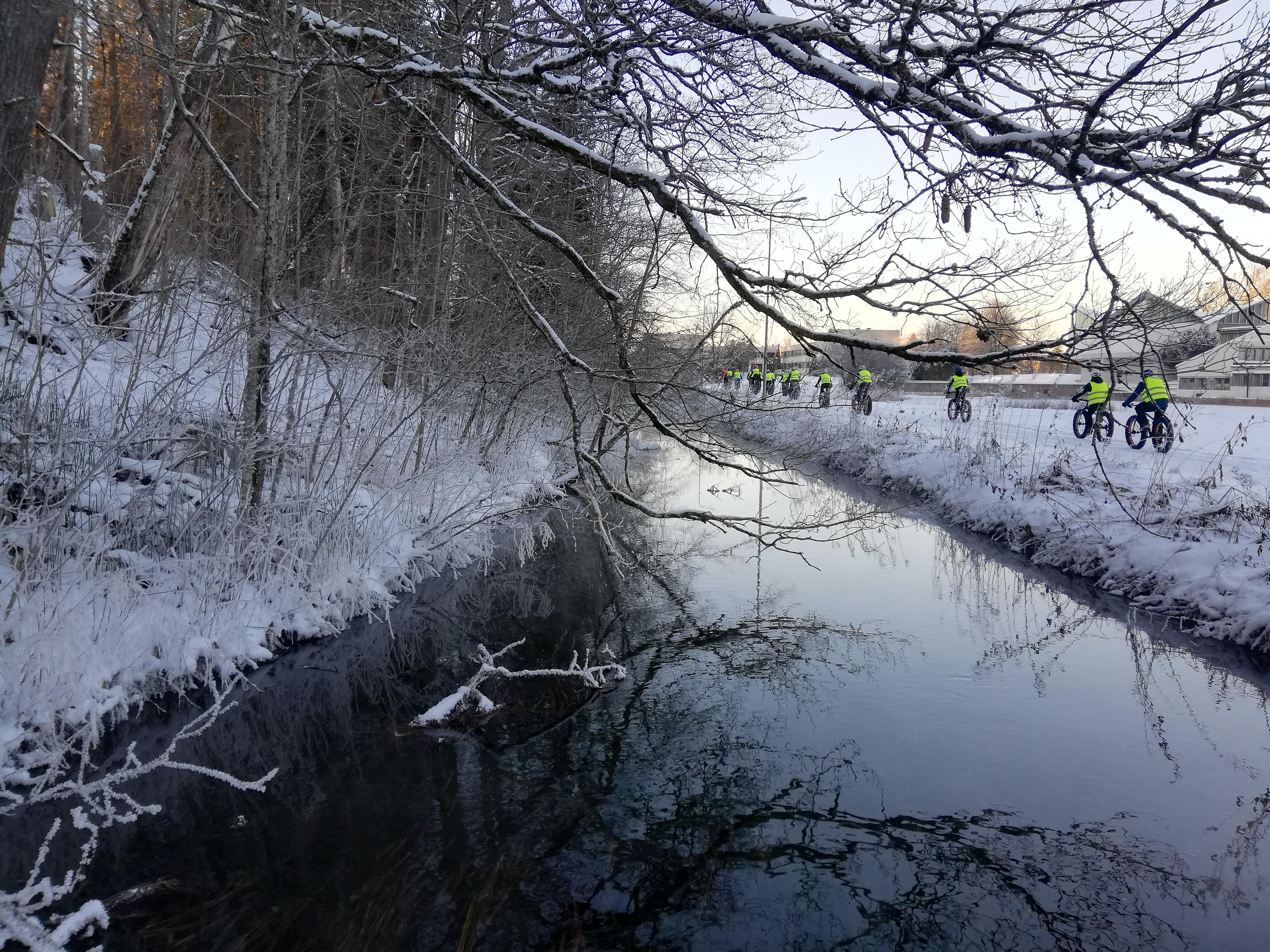Fatbike cycling trip to Türisalu Cliff along the snowy riverbank