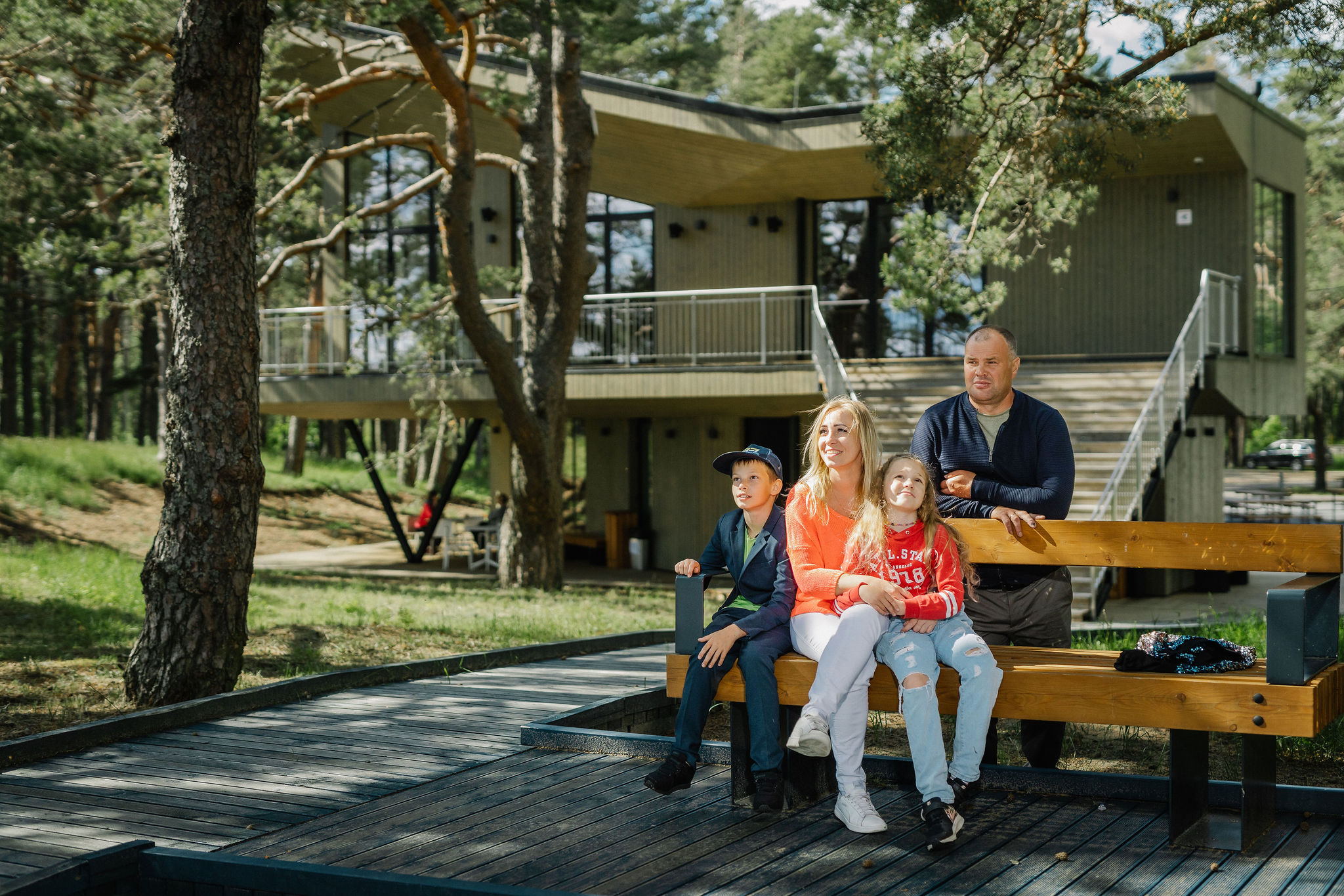 Pere suvitamas Peipsi kaldal, taamal Kauksi rannahoone
