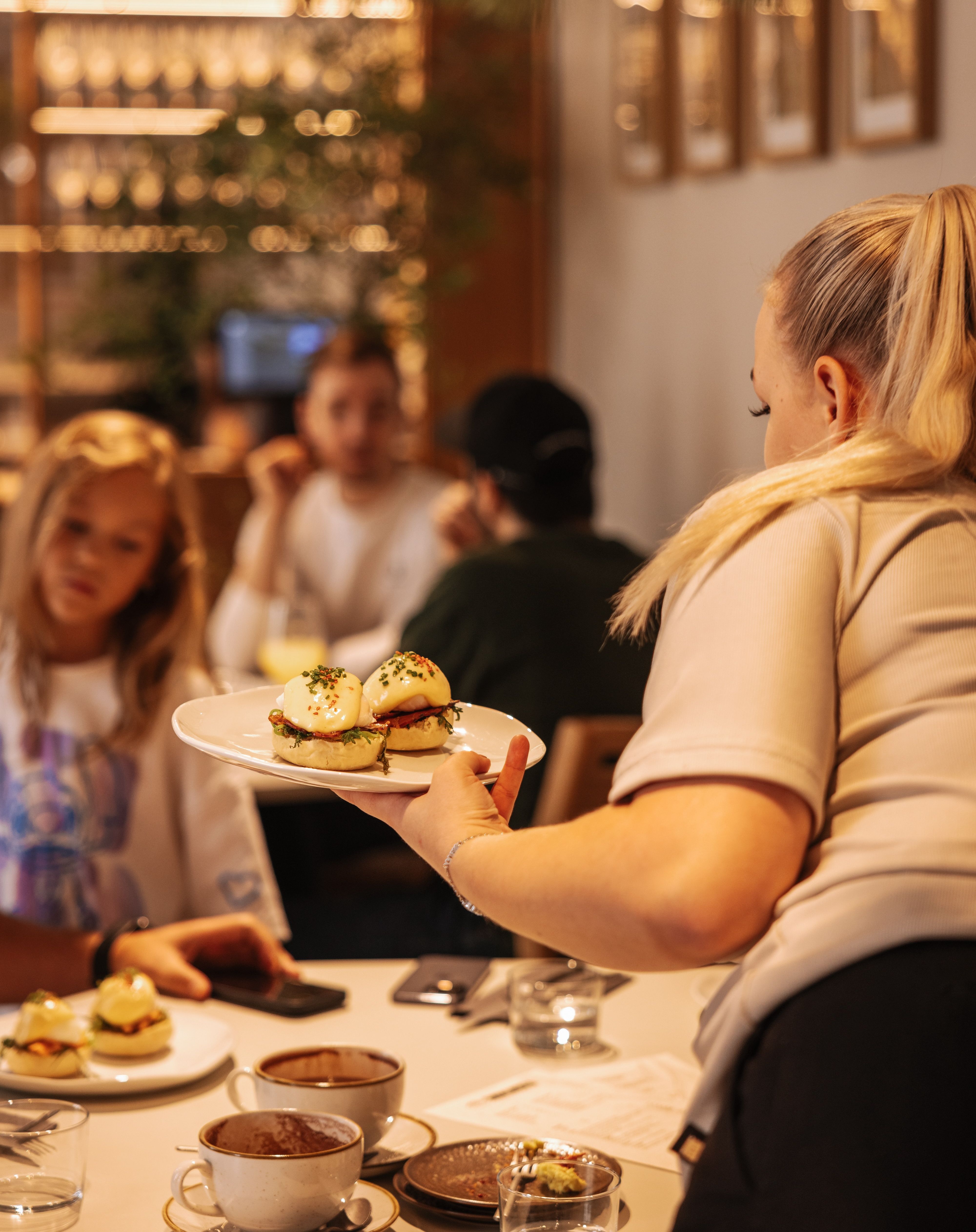 Sinimandria pagarikodja ja restorani munad beneticti moodi