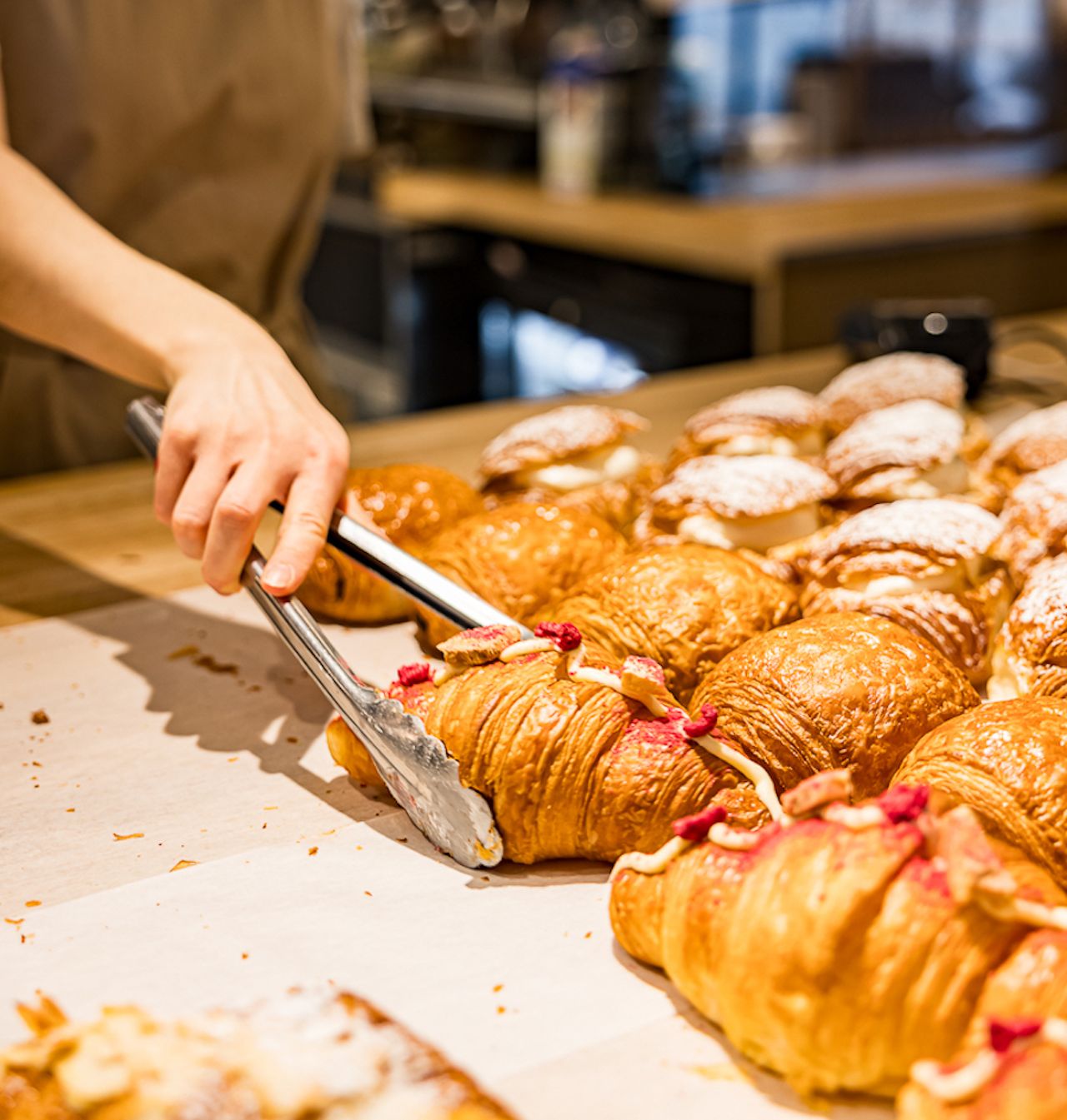 Värsked croissantid Tartu Aparaaditehase Cruffinis