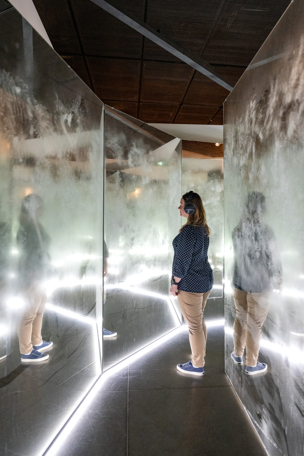Exhibition-audio performance "From loss to horizon" at ERM mirror maze