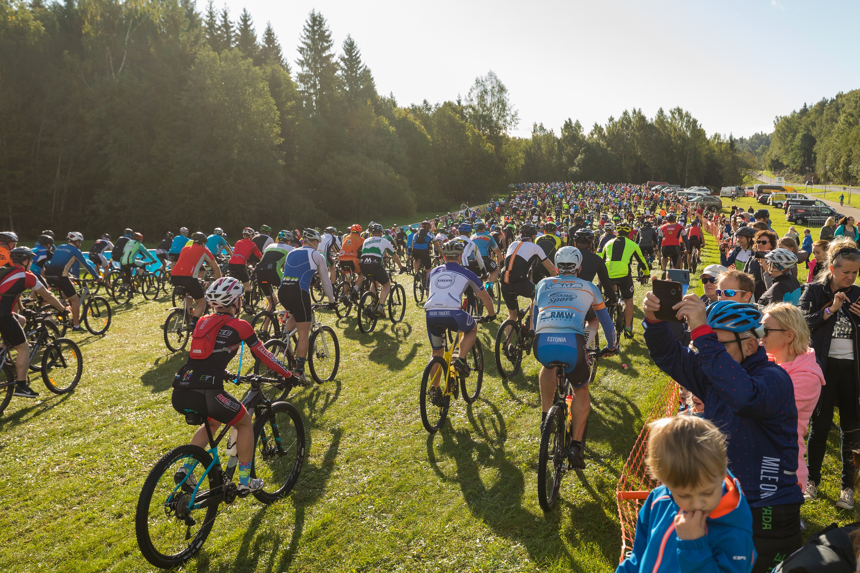 Tartu Riteņbraukšanas maratons pulcē tūkstošiem riteņbraukšanas entuziastu skaistajā Igaunijas dabā