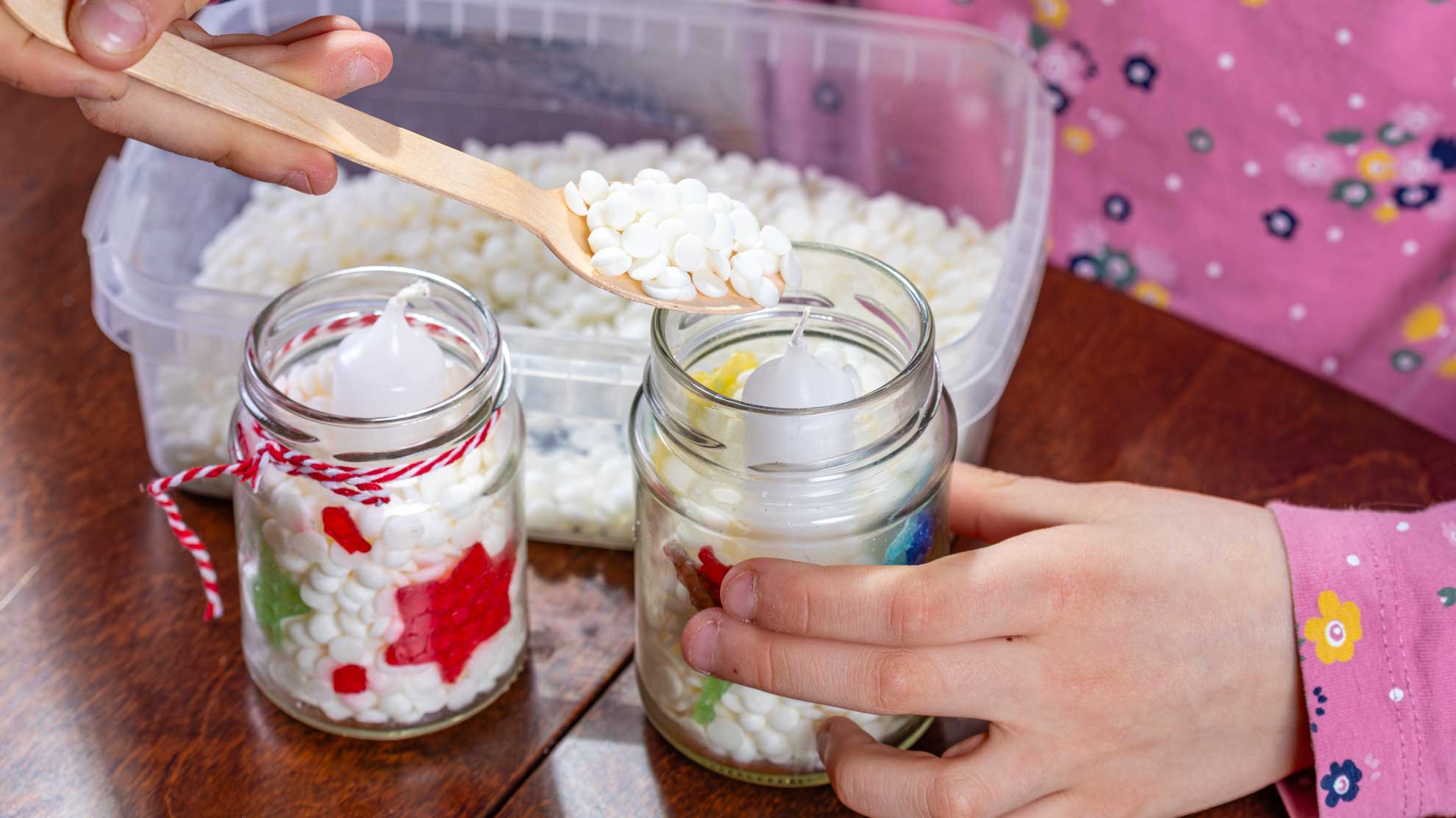 Workshop for making jar candles at Örreke Studio
