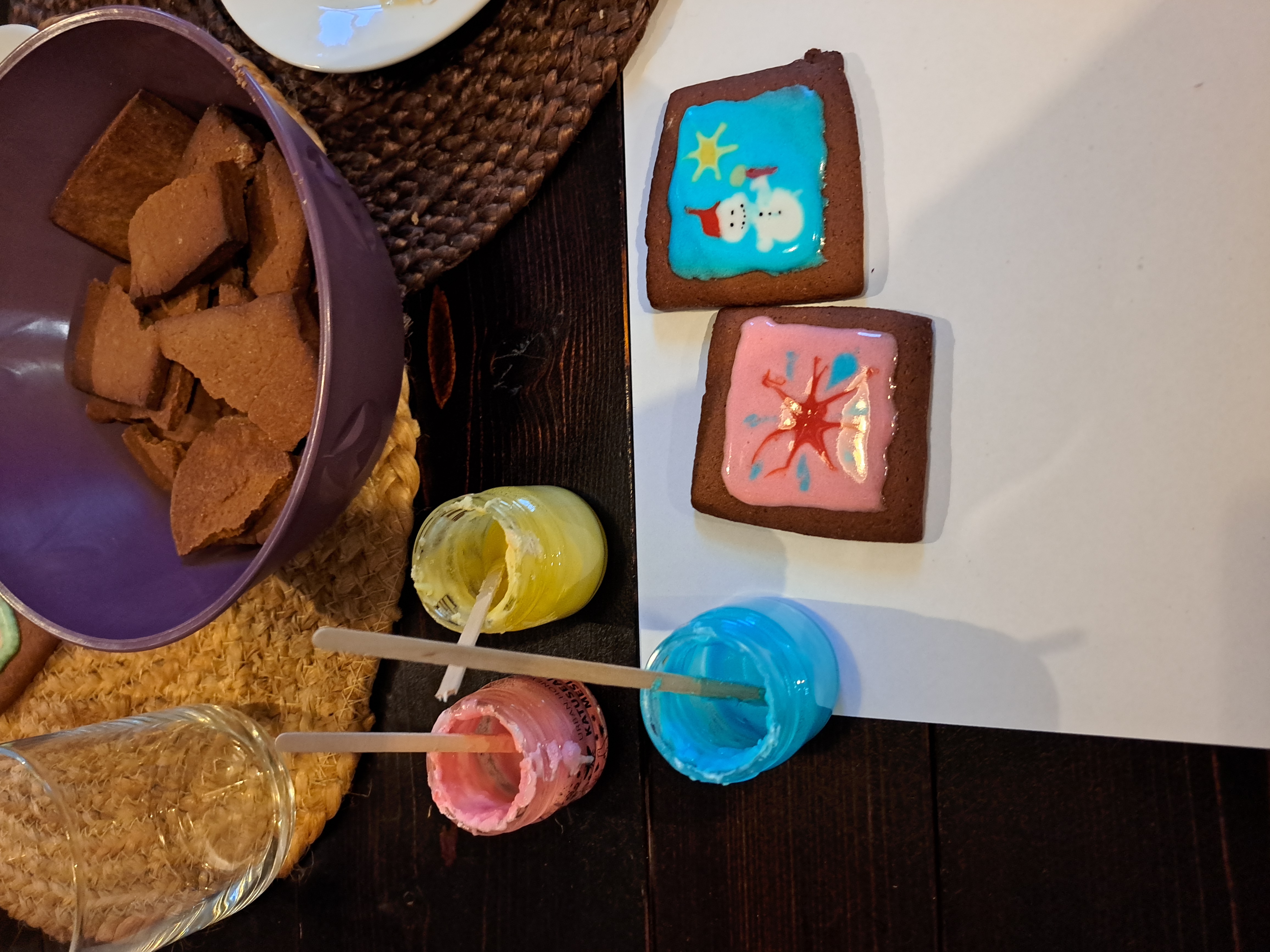 Decorating gingerbread cookies with icing