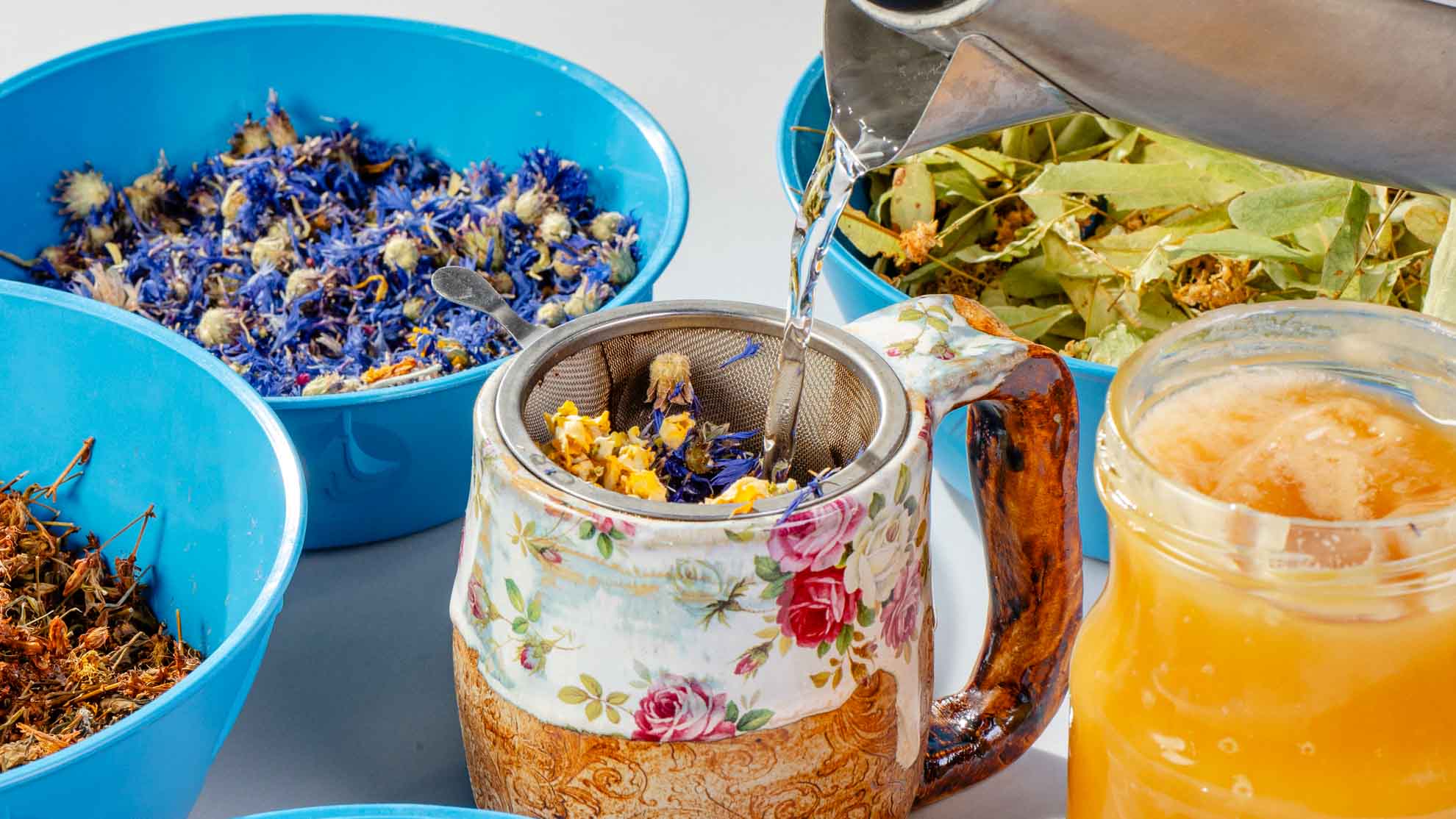 Come and discover the richness of Estonian nature in a cup of tea! In Örreke's workshop, we dive into the world of medicinal plants and herbs, from wh