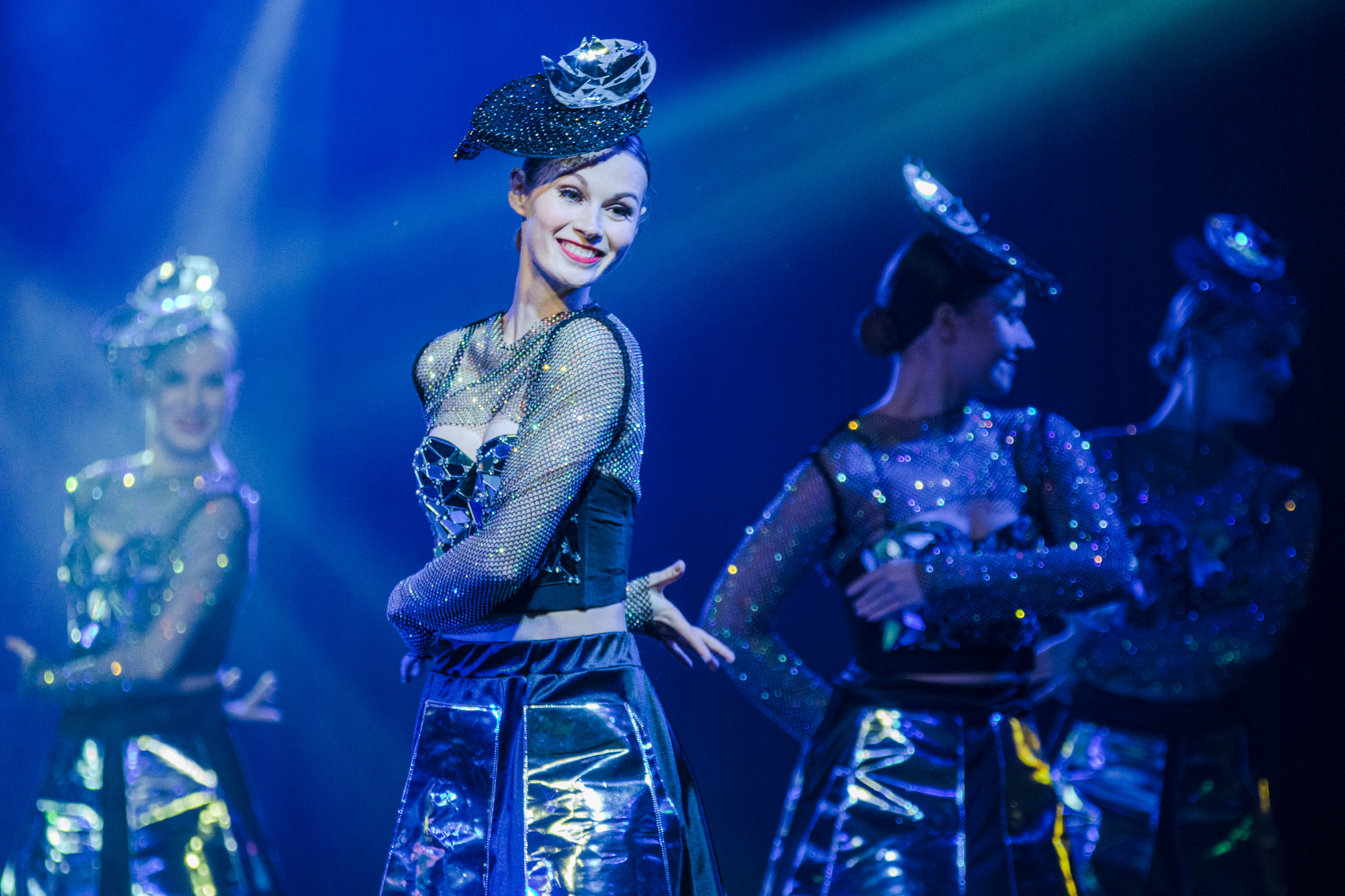 Die neue Revue CINEMANIA des Revuetheaters Starlight Cabaret der Estnischen Tanzagentur entführt Sie auf eine glamouröse Reise in die Welt des Films, 