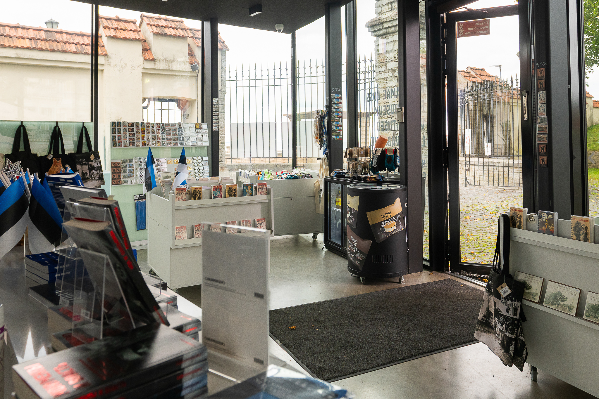 Muuseumipoe meenete valik