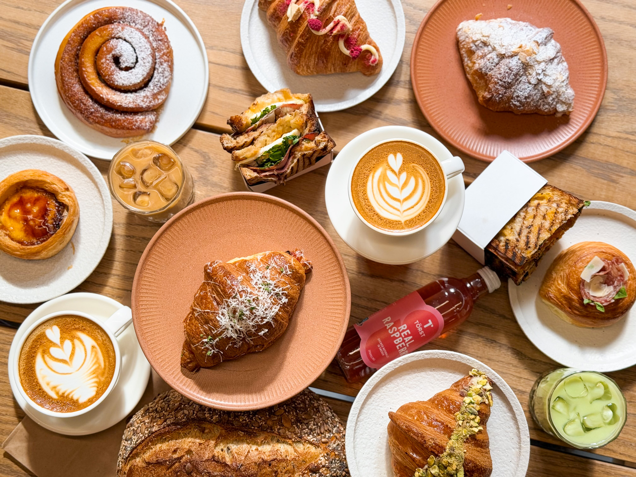 Kuum kohv ja värsked saiad Cruffinis