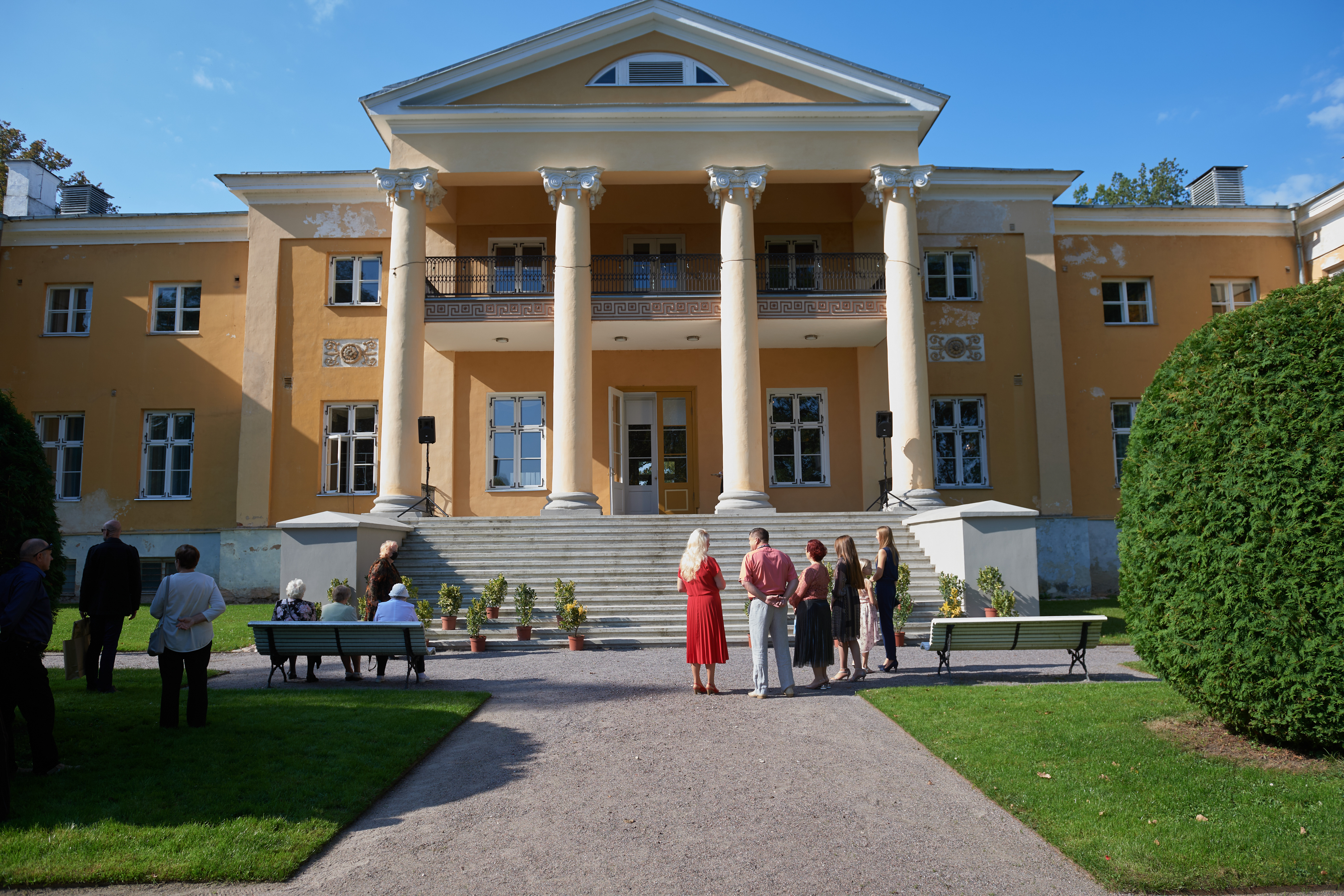 Sillapää lossi trepp roosiaia poolt vaadates