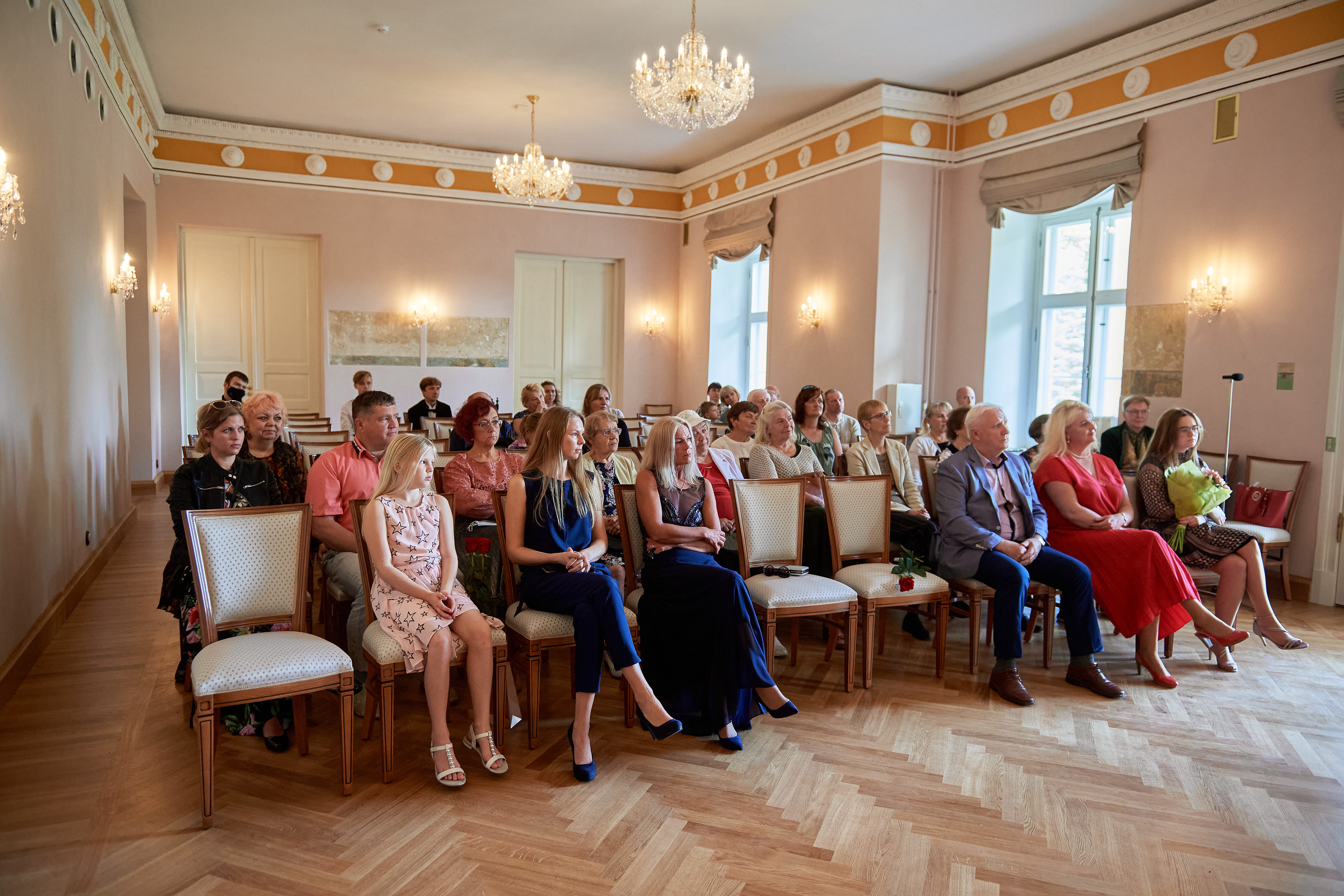 Kontserti publik Sillapää lossi saalis istumas