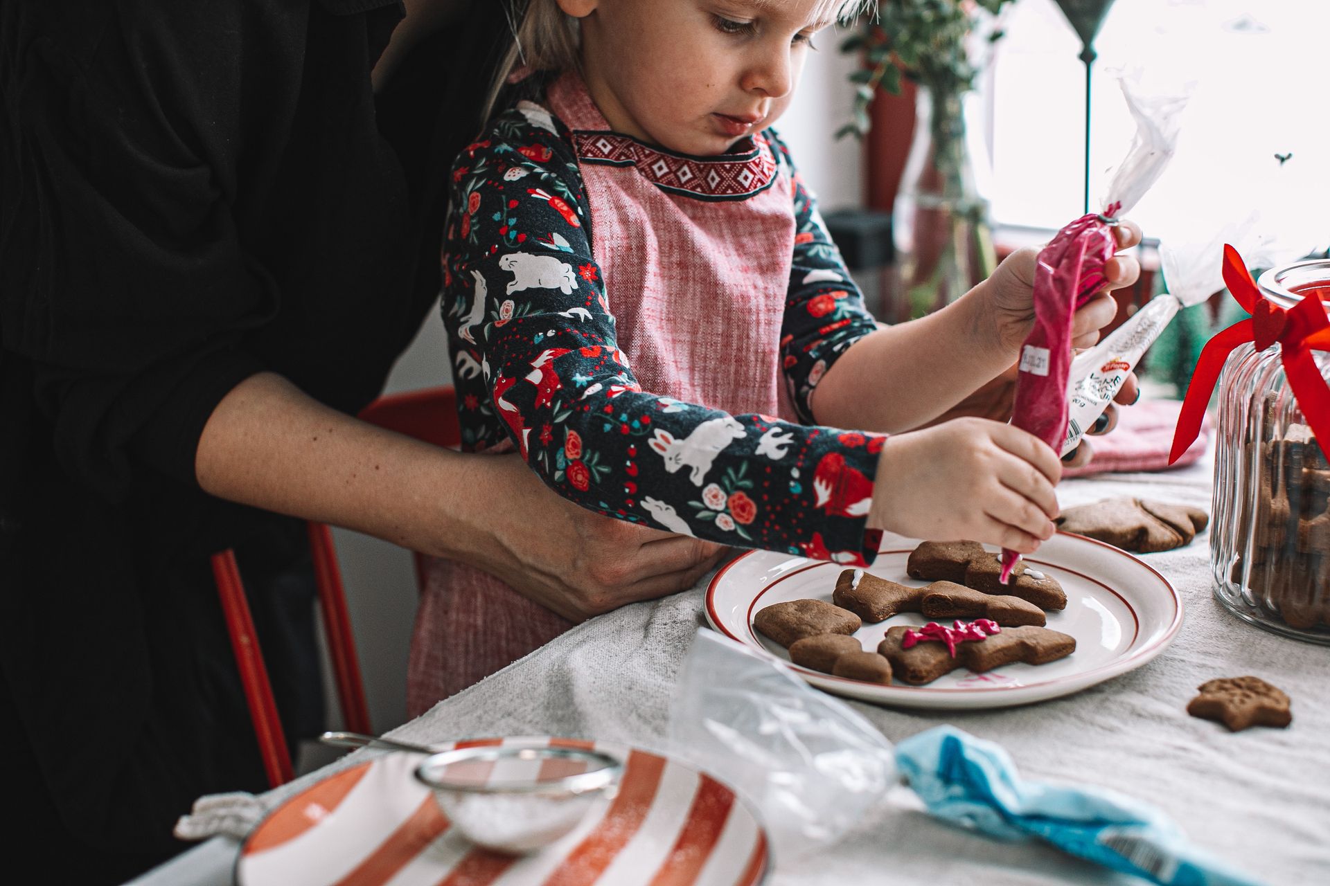 Children decorating gingerbread cookies