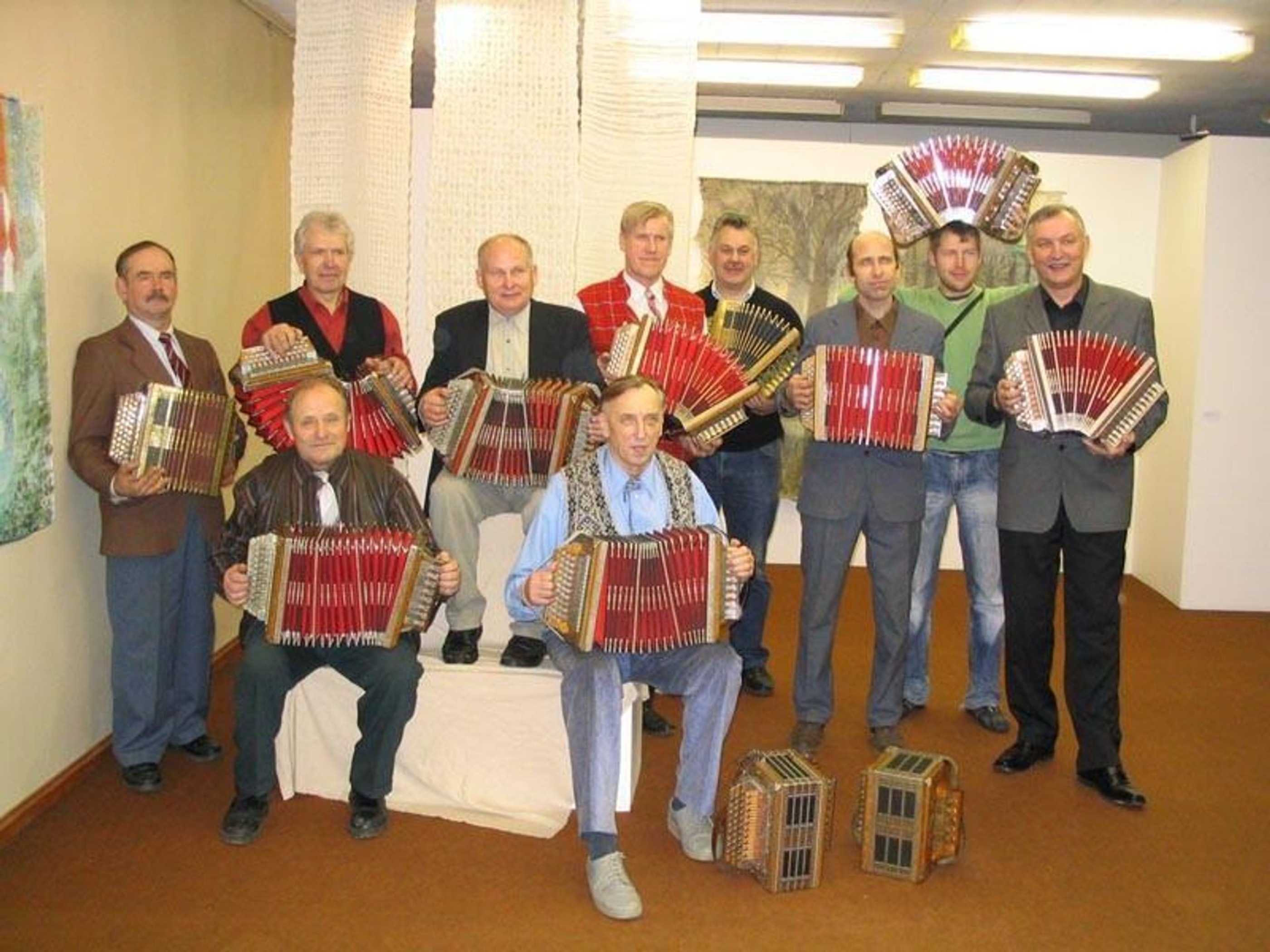 Pillimehed Teppo lõõtsa 110. sünnipäeval Võrumaa Muuseumis