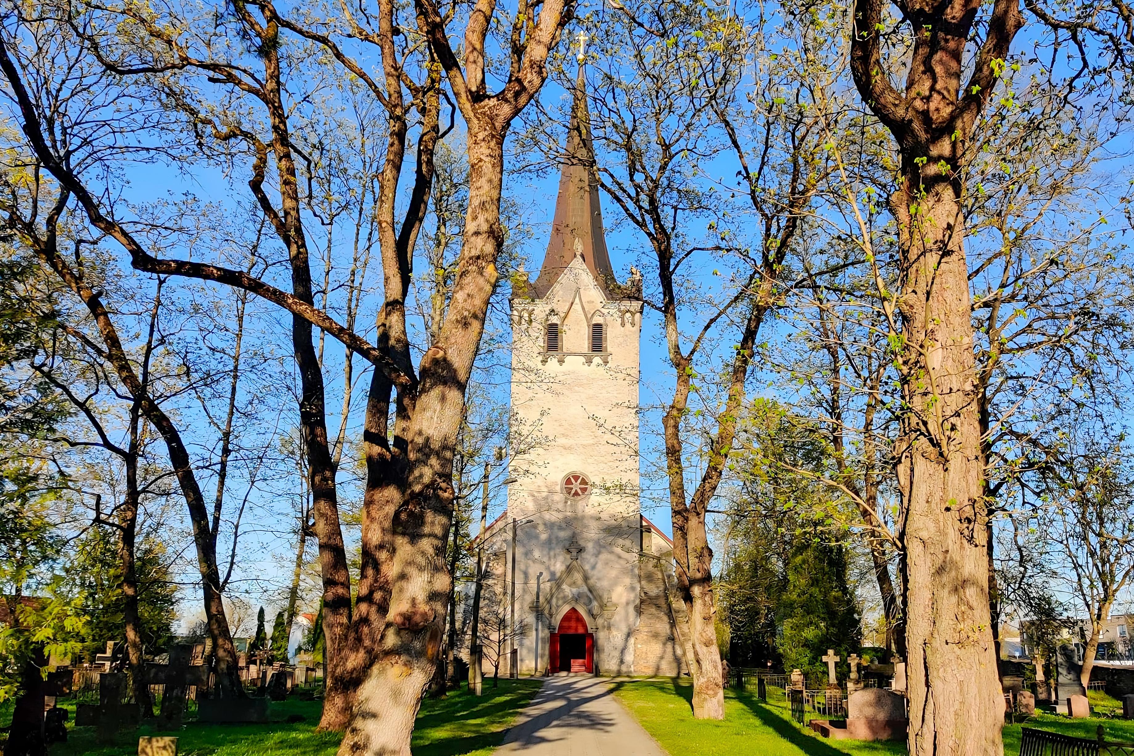 Keila Miikaeli kirik kevadel