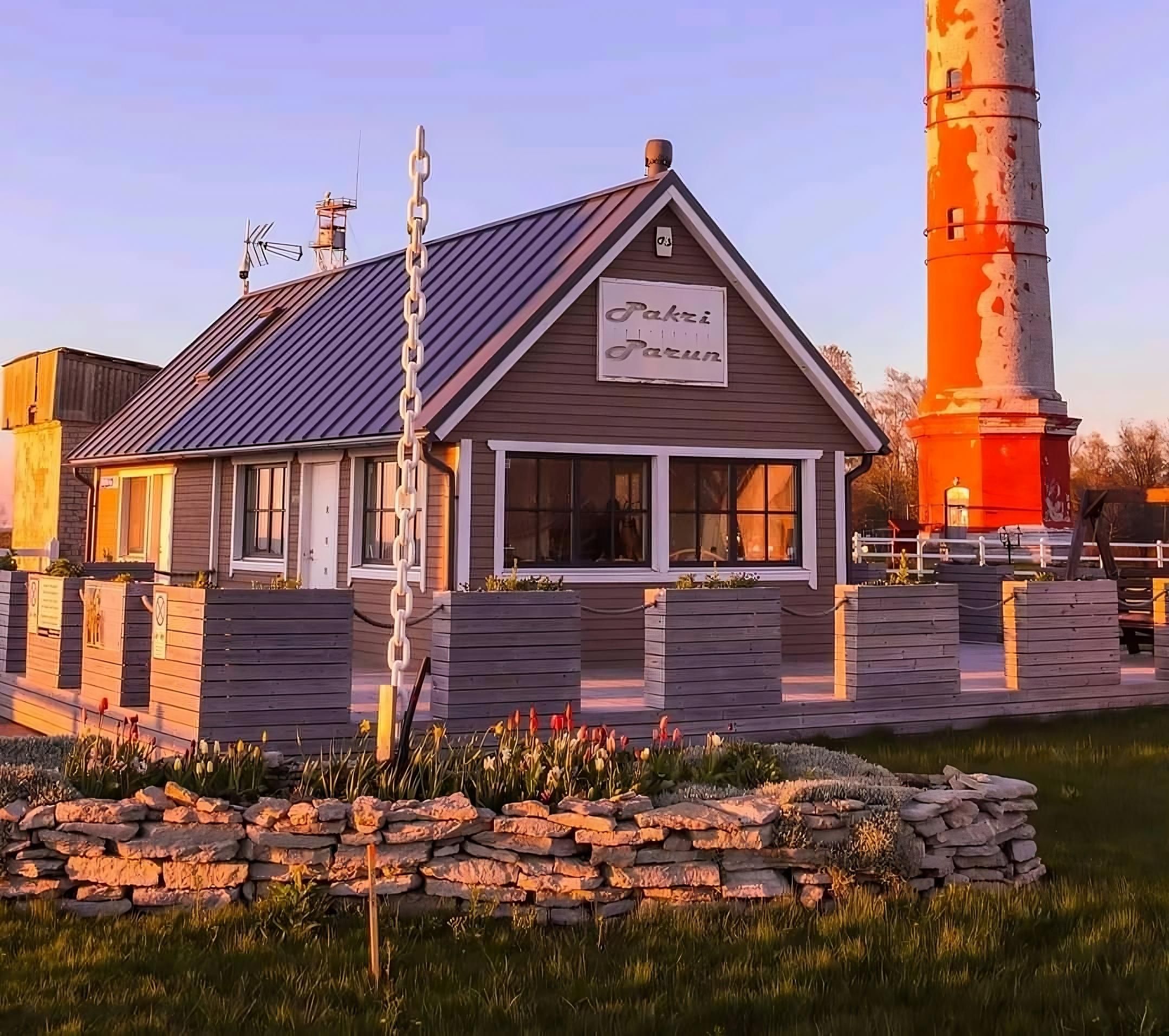 Pakri Paruni kõrvalmaja 10-le