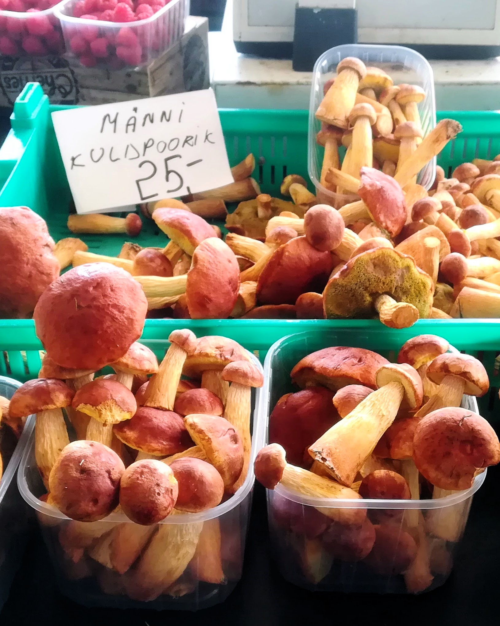 wild mushrooms at Balti Jaam Market