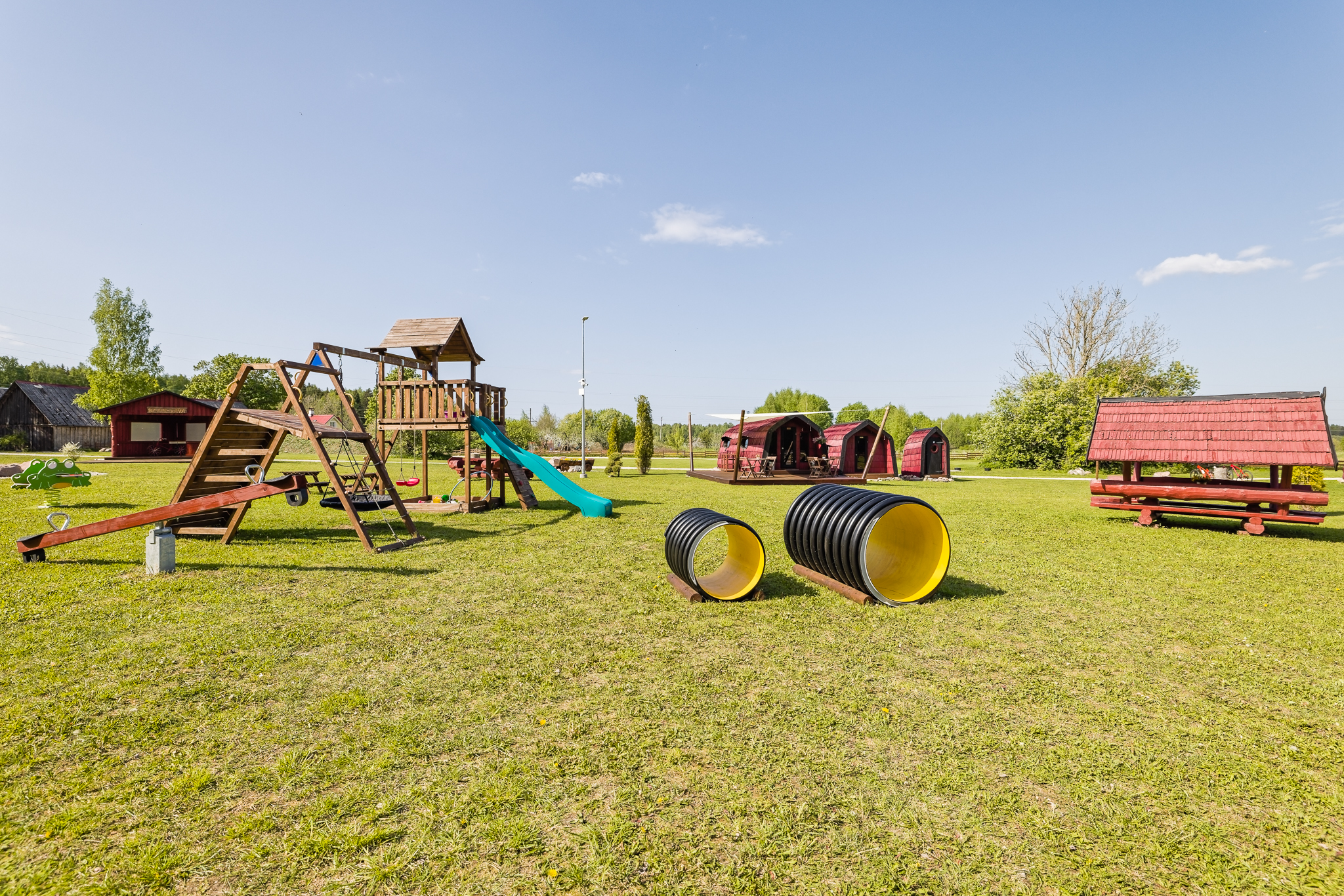 Saare Paadiküla mänguväljak