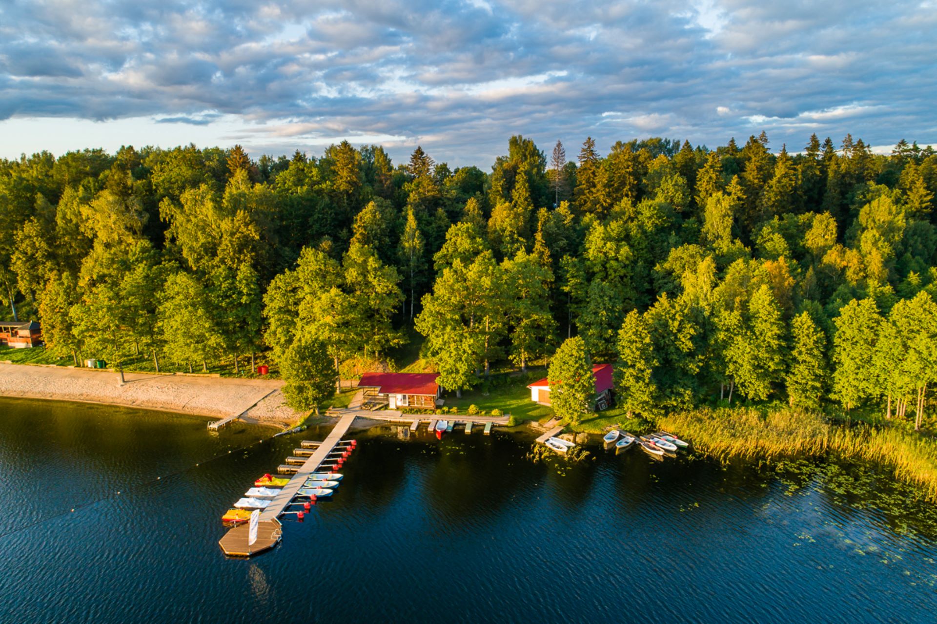 Pihejerves (Pühajärve) pludmale un Pihejerves (Pühajärve) laivu piestātne