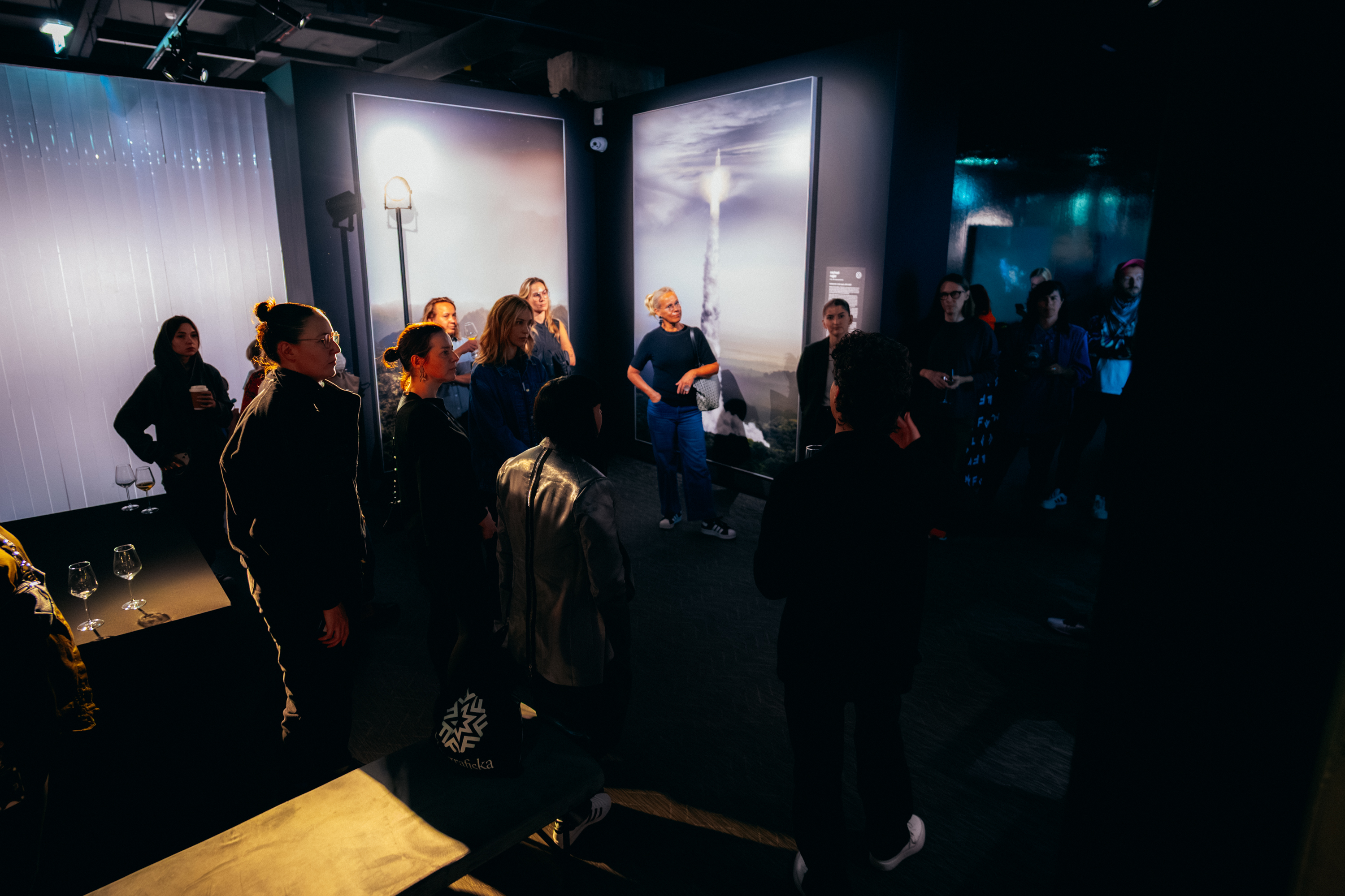 Kosmosenäitus Fotografiskas rahvaga