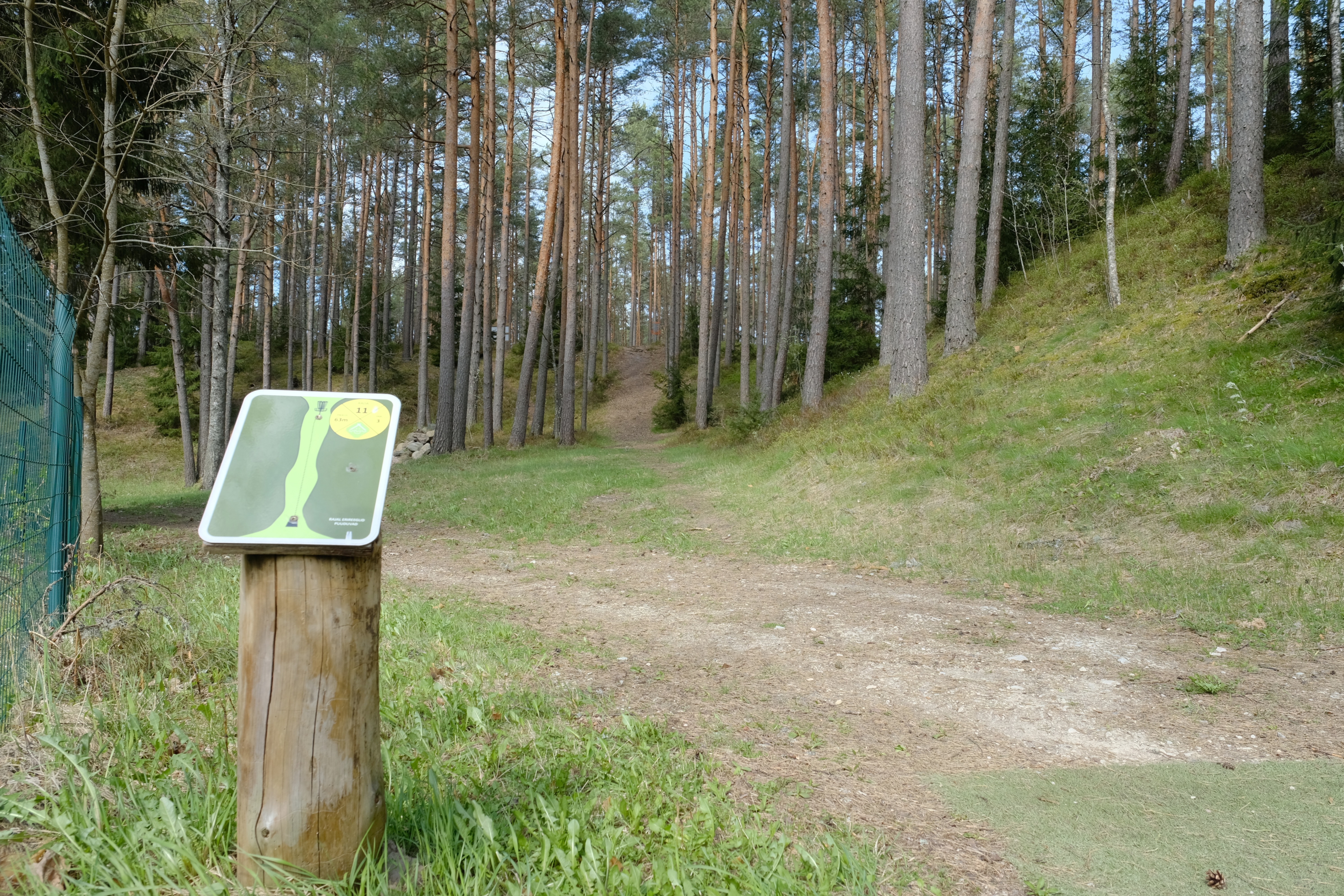 Elamustalu Disc Golf Park at Kallaste Farm area
