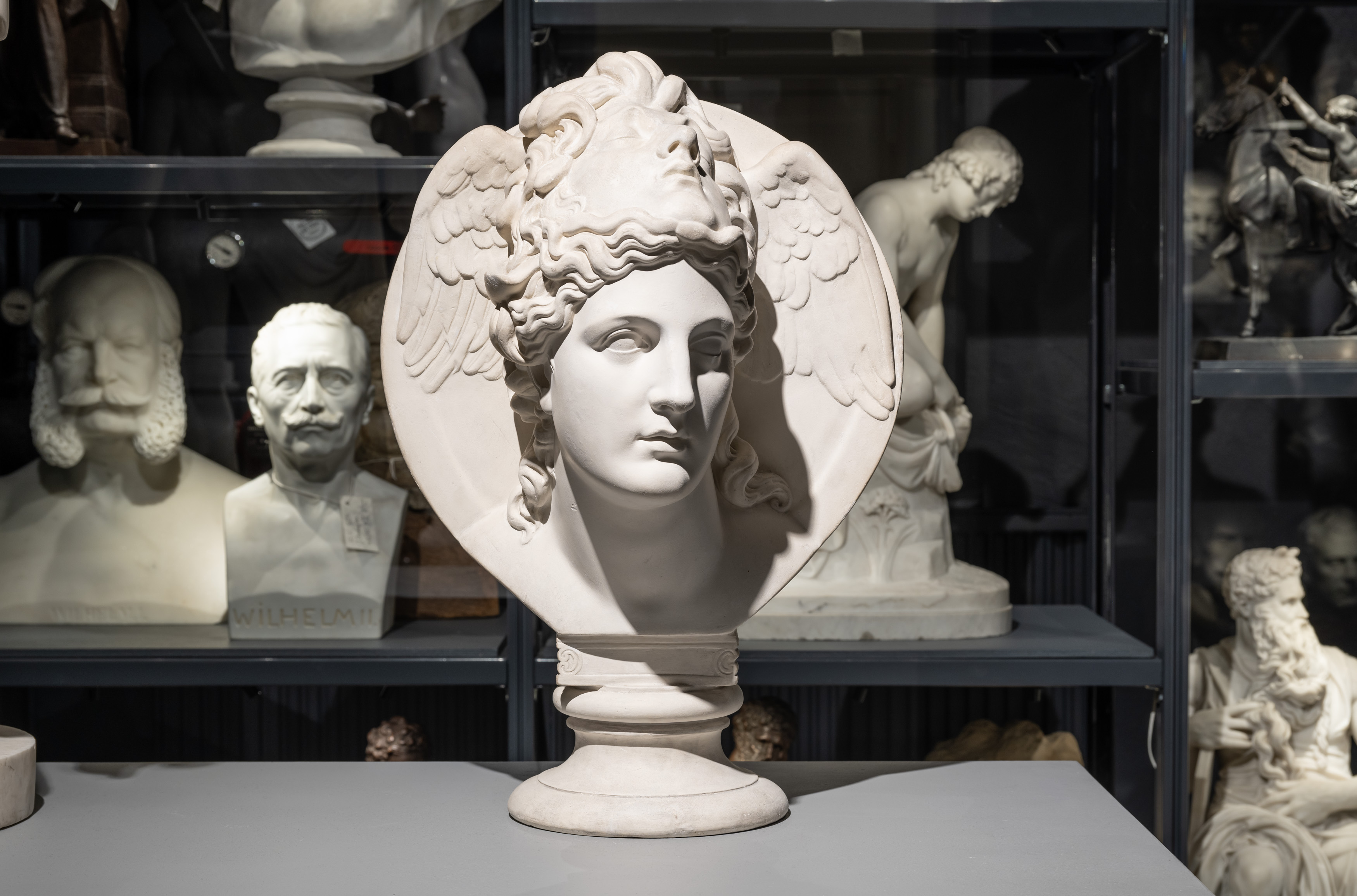 Skulptuurikogu avahoidla Kadrioru kunstimuuseumis