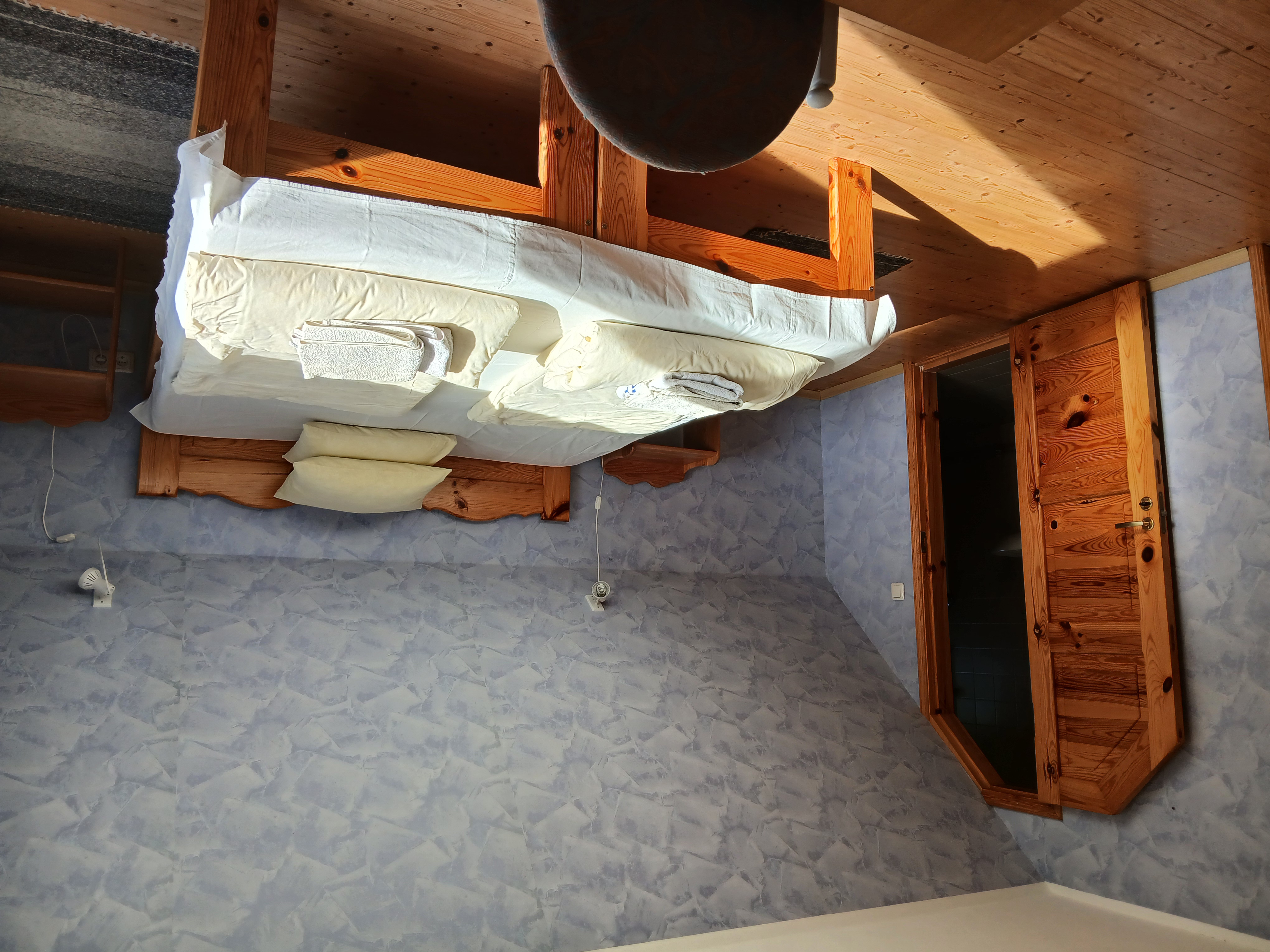 paarituba eraldi sanitaarruumiga