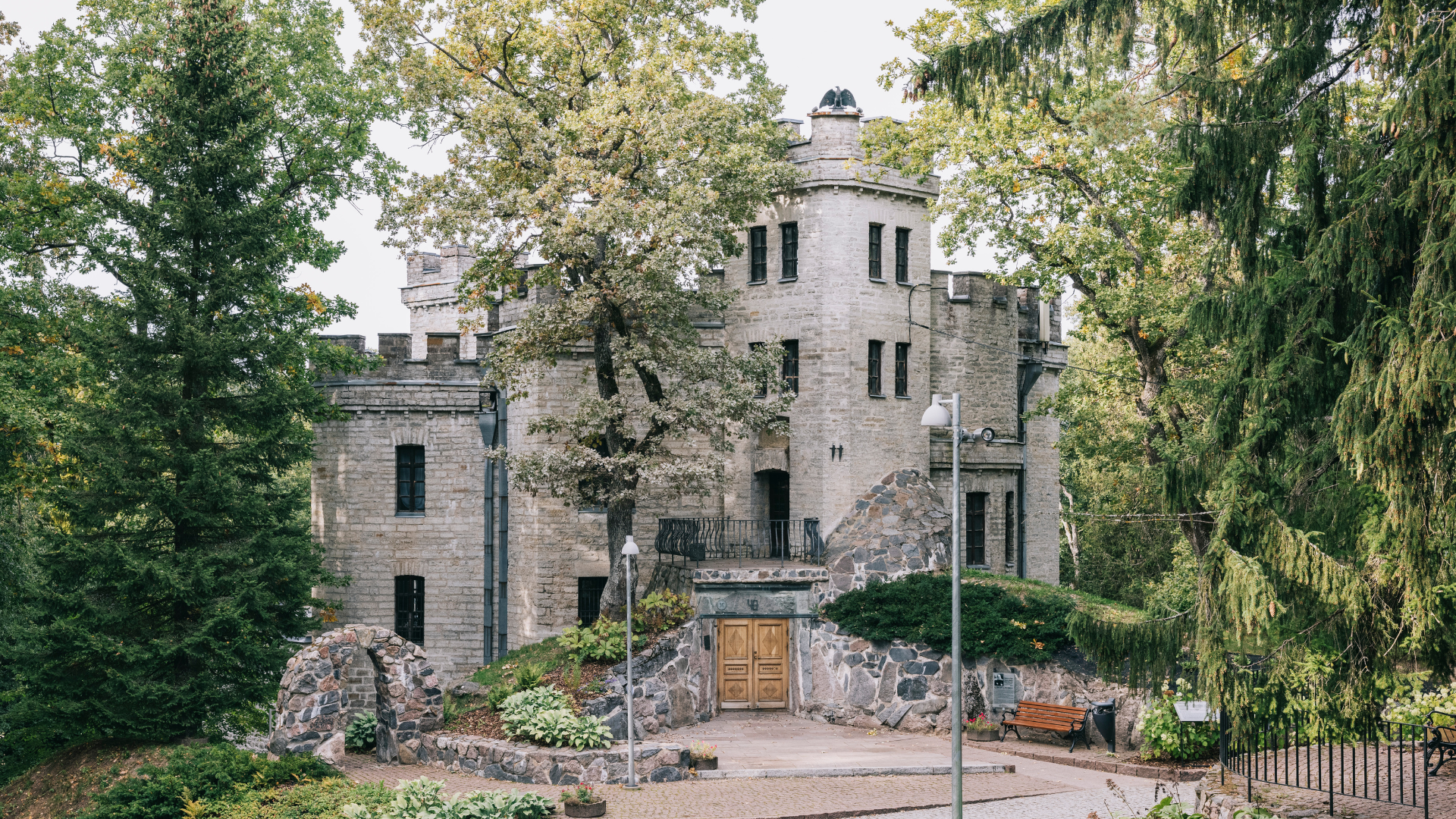 Glehni Castle viewed from the outside