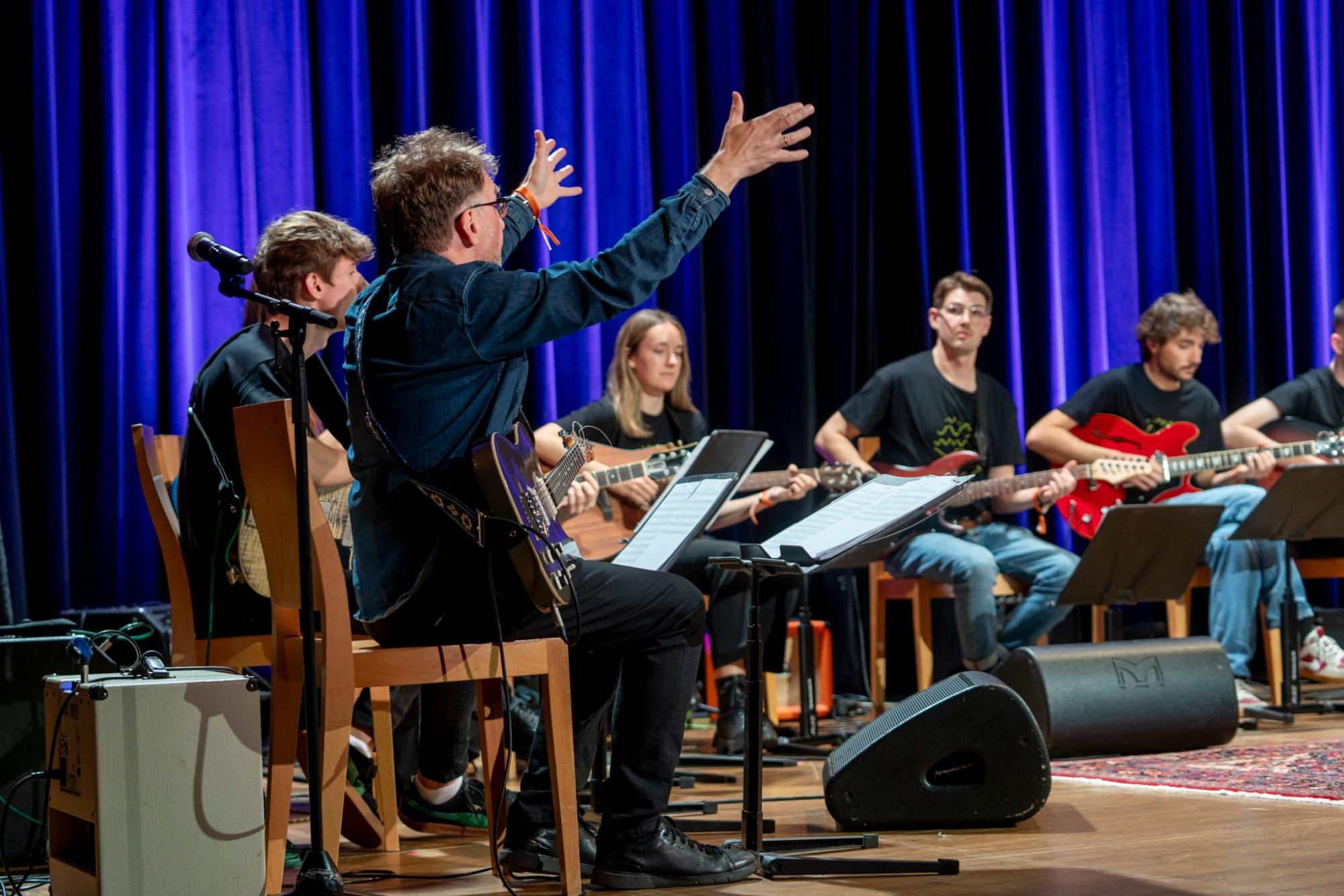 Viljandi Kitarrifestivali kitarriorkestri proov