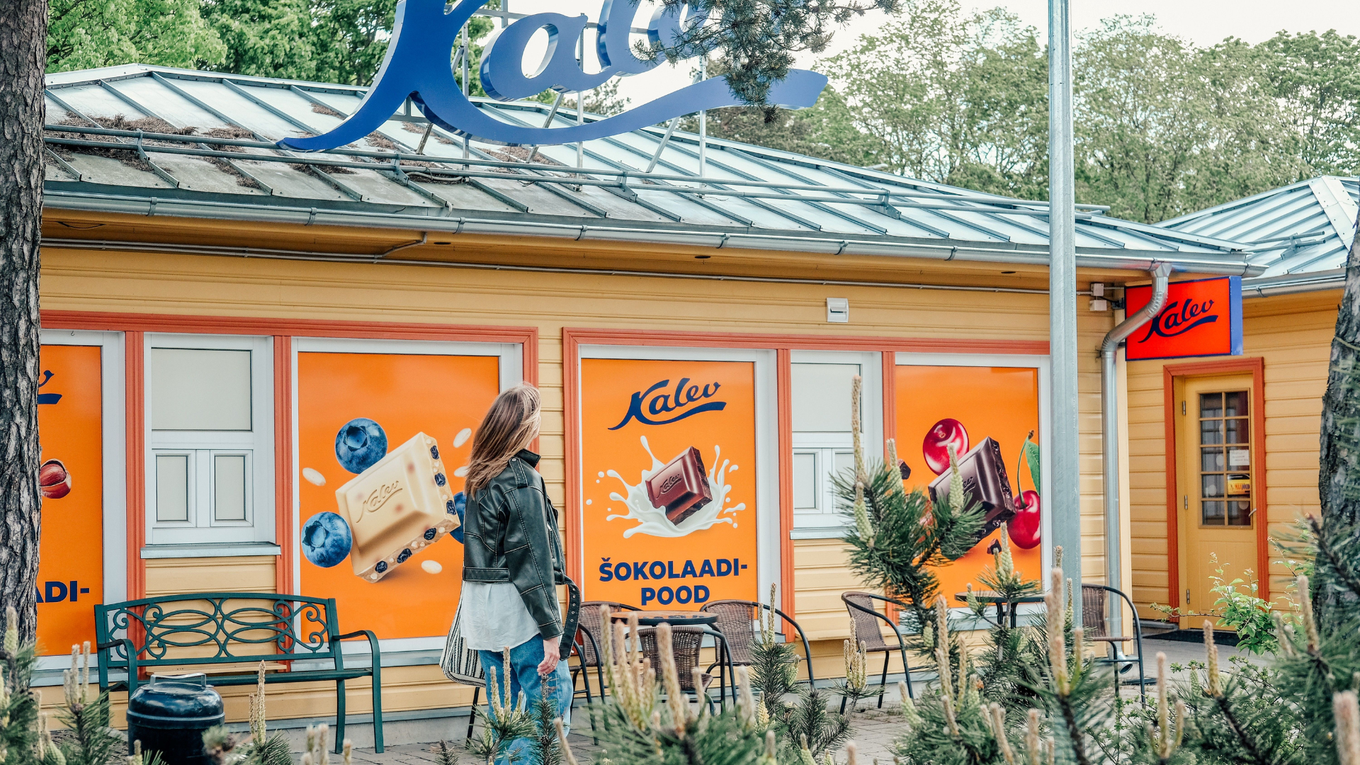Kalev Chocolate Shop is located at the Nõmme market. At the Kalev Chocolate Shop, you can find a large selection of traditional Kalev confectionery, a