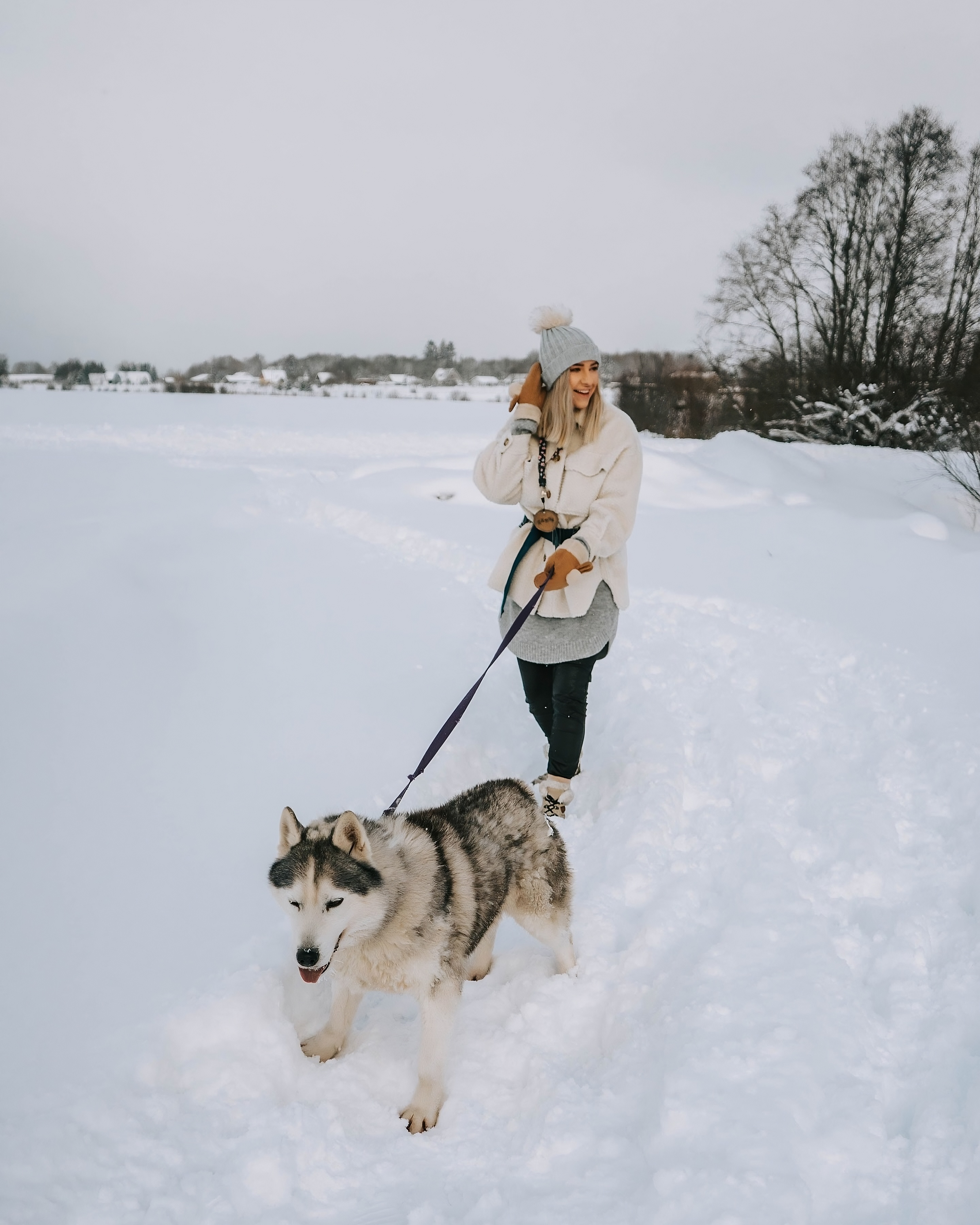 Huskidega jalutamas karges talves