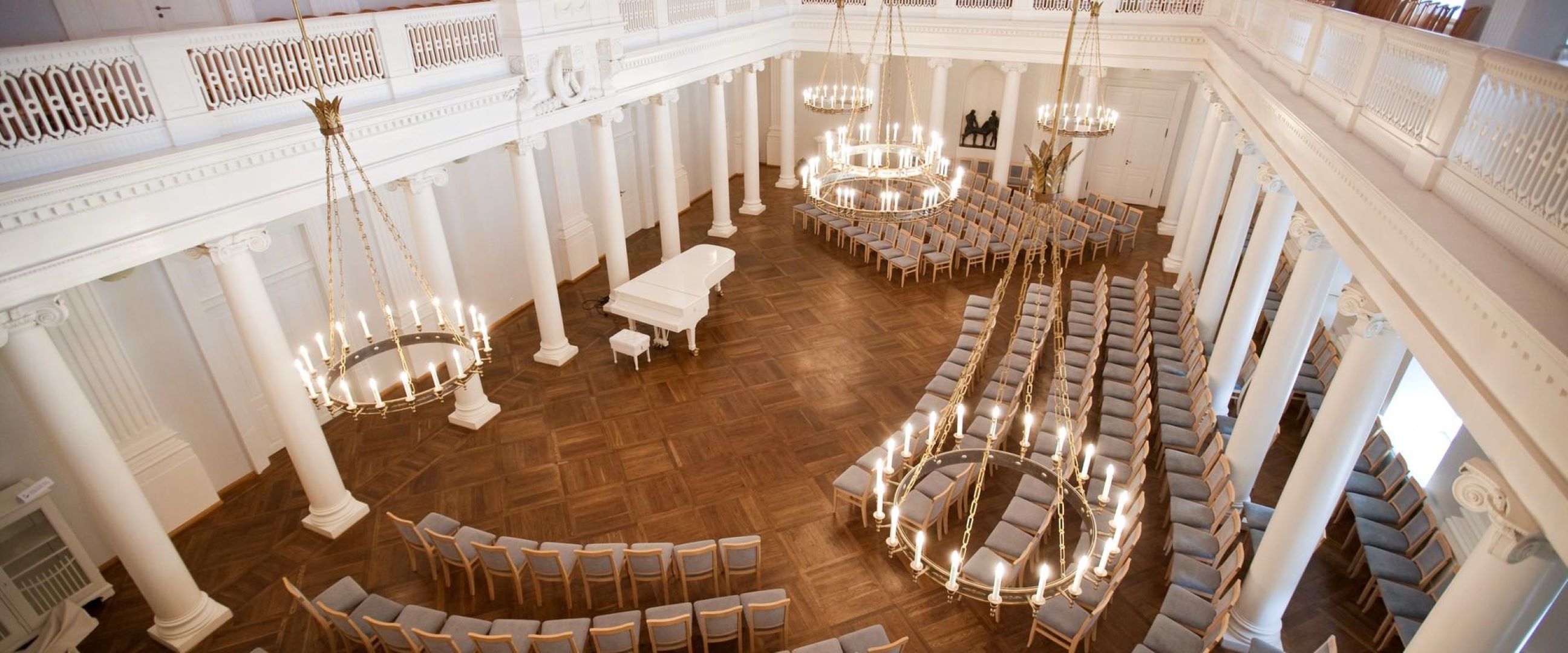 Tartu Ülikooli valge saal
