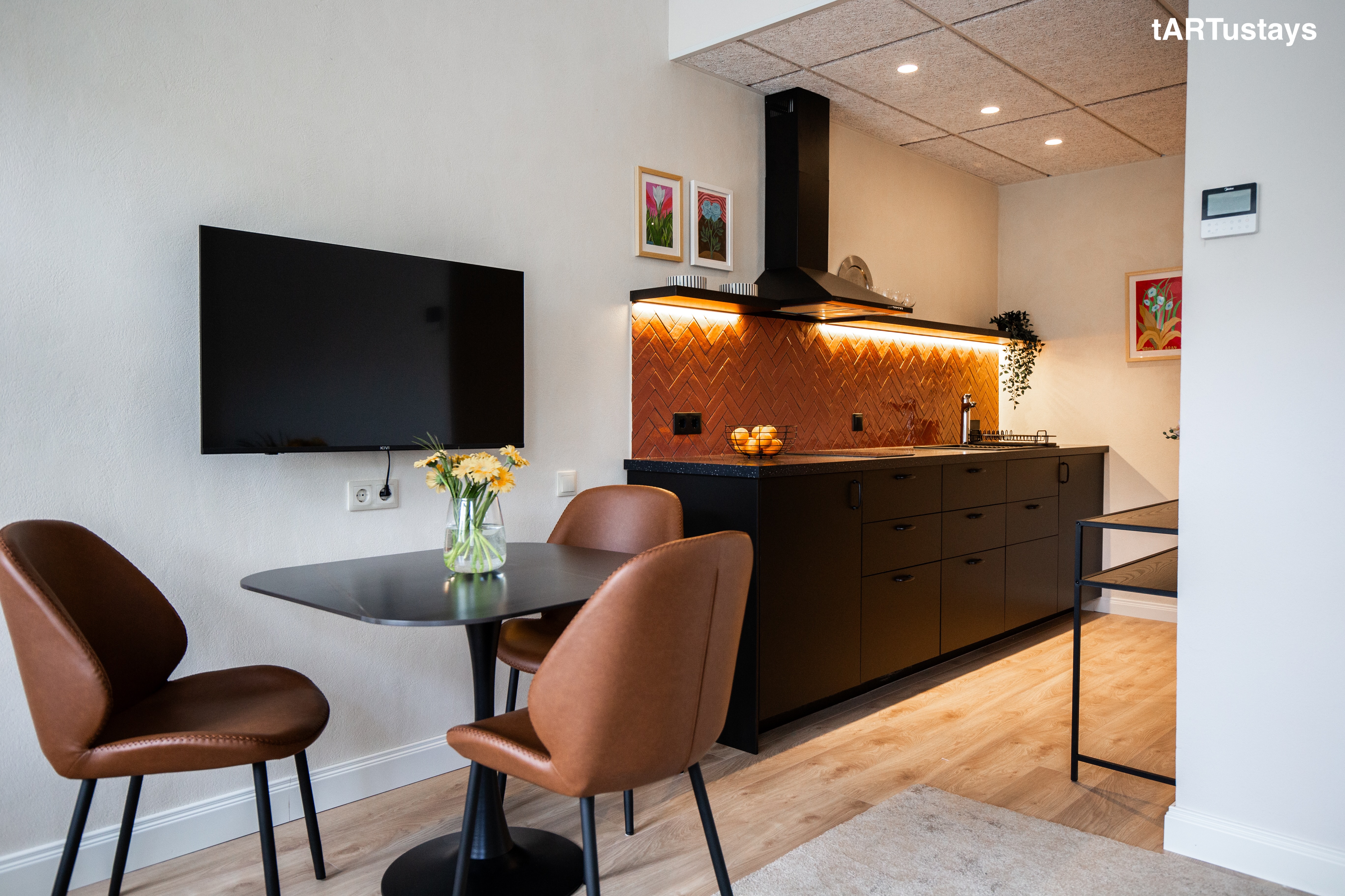 Kaasaegne köögiga kunstikorter Tartus – tARTuStays majutus kesklinnas