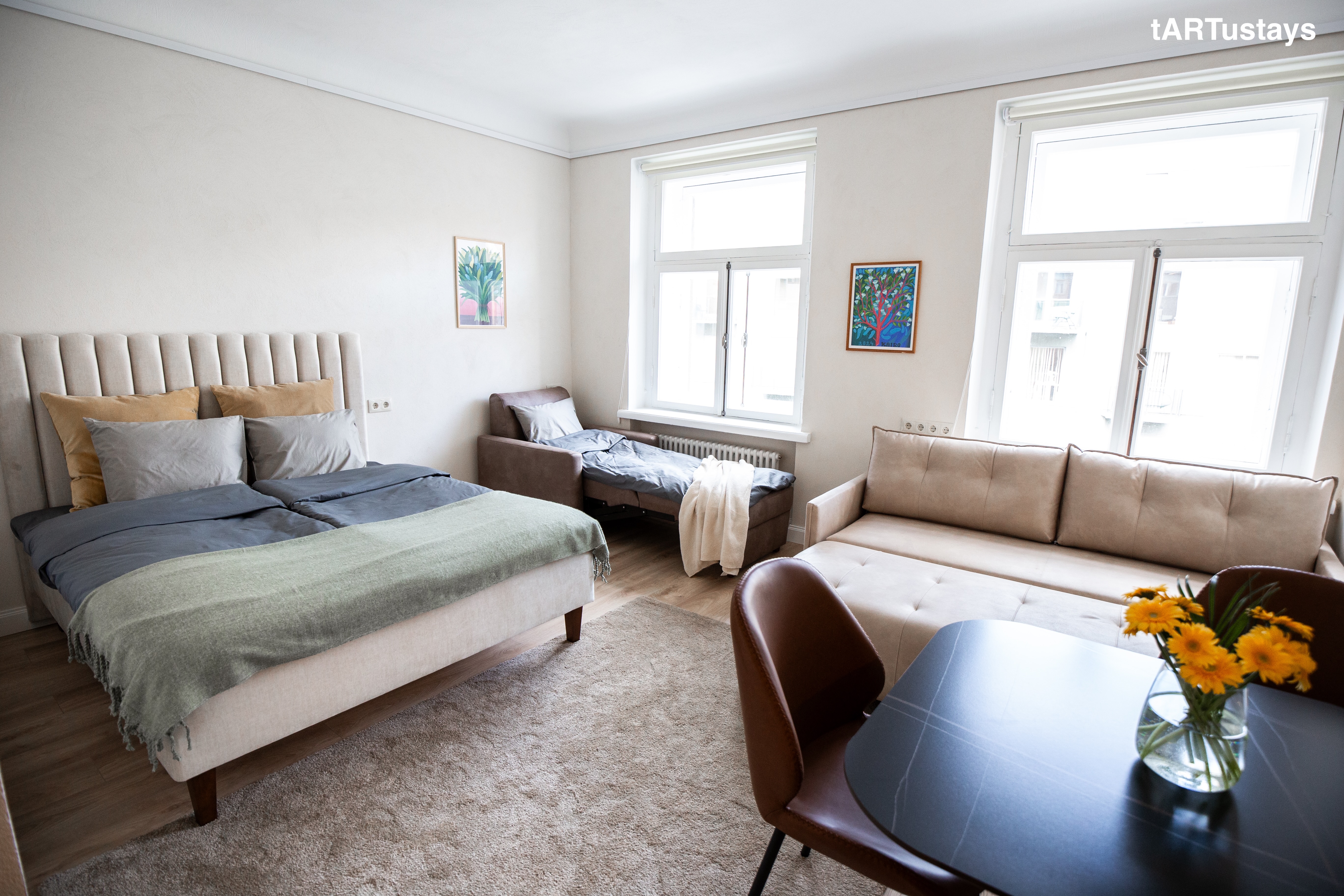 Hubane Kairo korteri elutuba Tartu kesklinnas mitme voodiga
