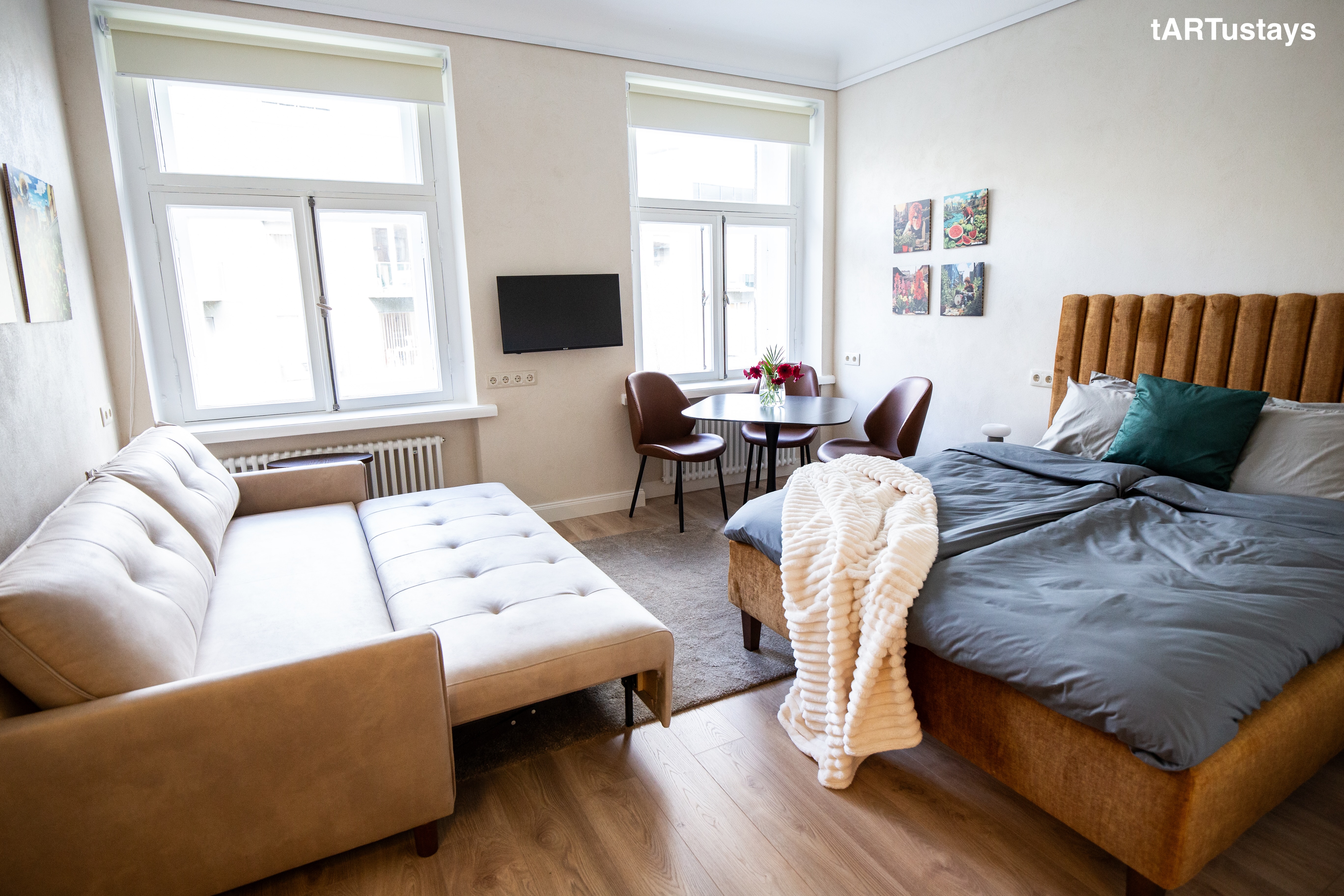 Maikro korteri elutuba, mis on mõeldud seltskondadele või perele